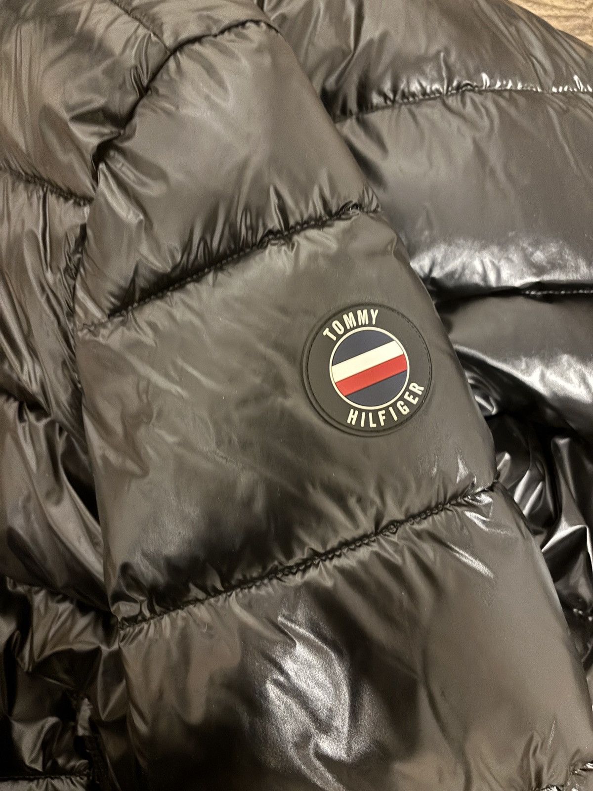 Tommy Hilfiger Tommy Hilfiger Glossy Puffer Jacket Size US L / EU 52-54 / 3 - 3 Thumbnail