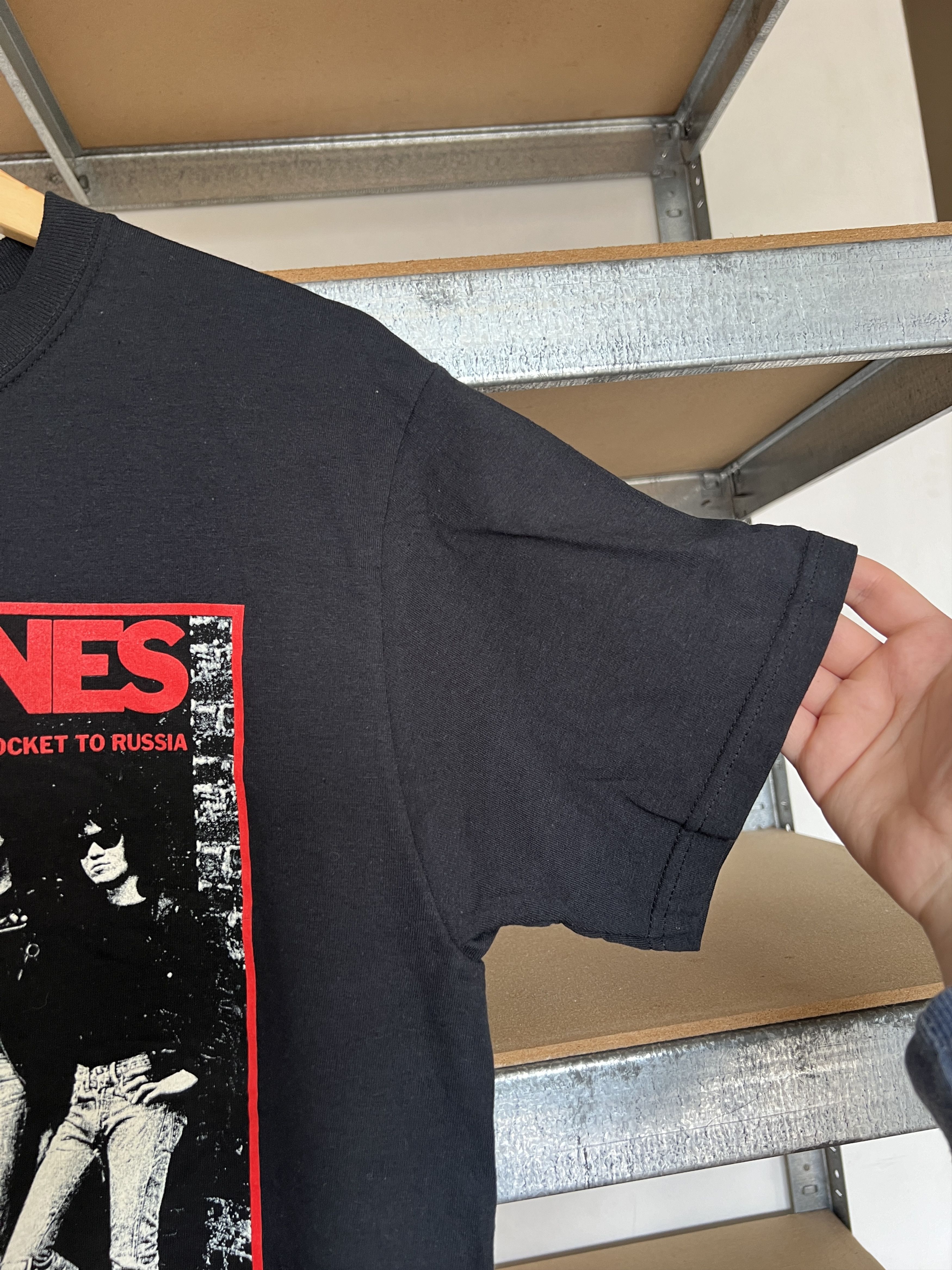 Band Tees Vintage 2007 Ramones Rockets To russia Rock Band T-shirt Size US M / EU 48-50 / 2 - 5 Thumbnail