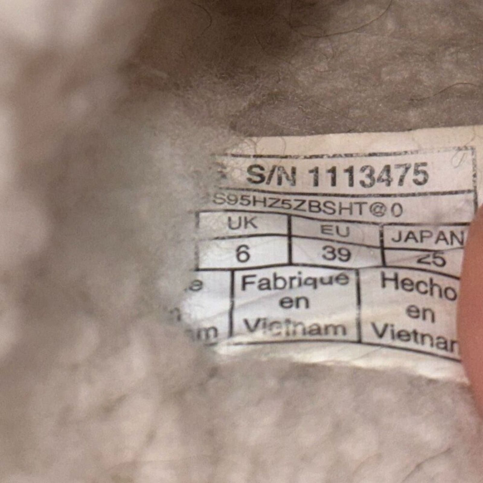 Ugg Ugg fluffy platform slippers in cream | Sz 8.5/39 Size US 8.5 / IT 38.5 - 6 Thumbnail