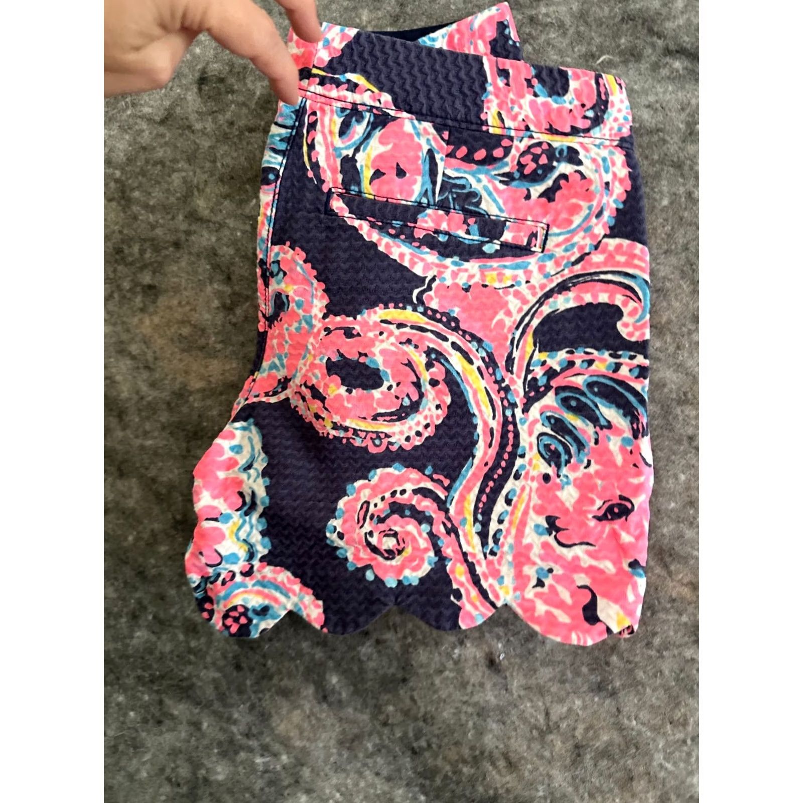 Lilly Pulitzer Lilly Pulitzer Buttercup Shorts 00 Women Scalloped Hem Floral Blue Pink Cotton 4 Pockets Zip Button Classic Rise 7in Inseam 4.5in Size 24" / US 00 / IT 34 - 4 Thumbnail