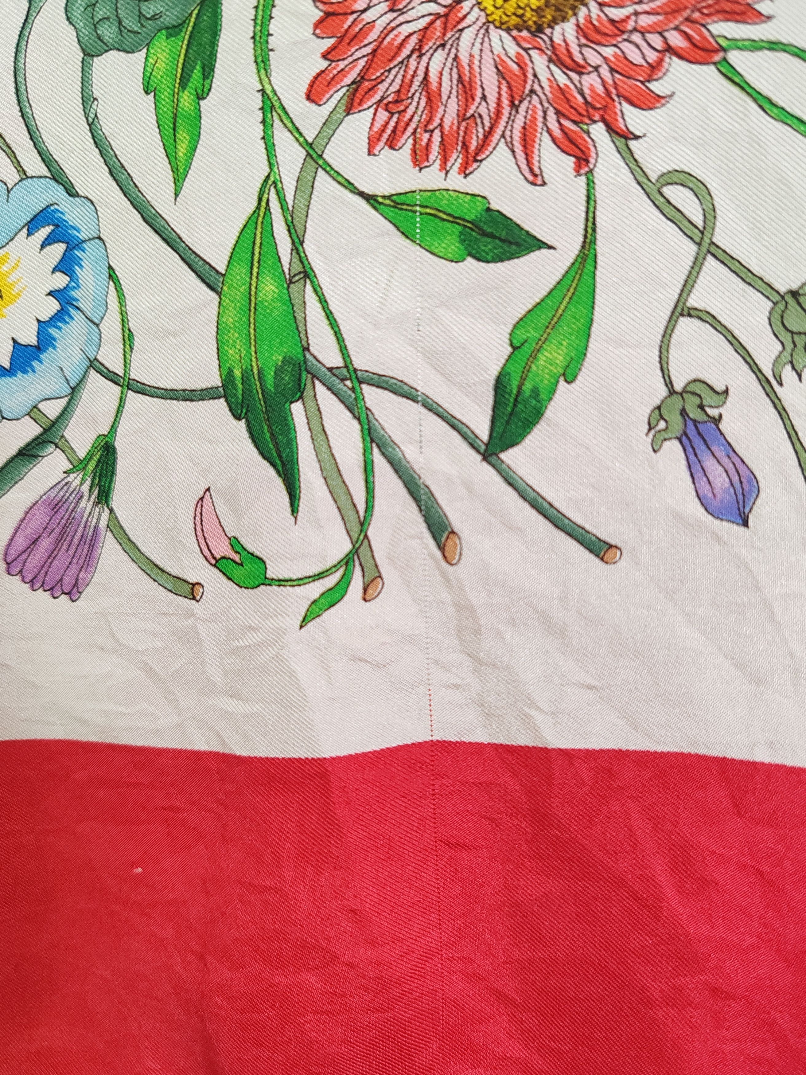Gucci Gucci V.Accornero floral vintage silk scarf in red frame Size ONE SIZE - 9 Thumbnail