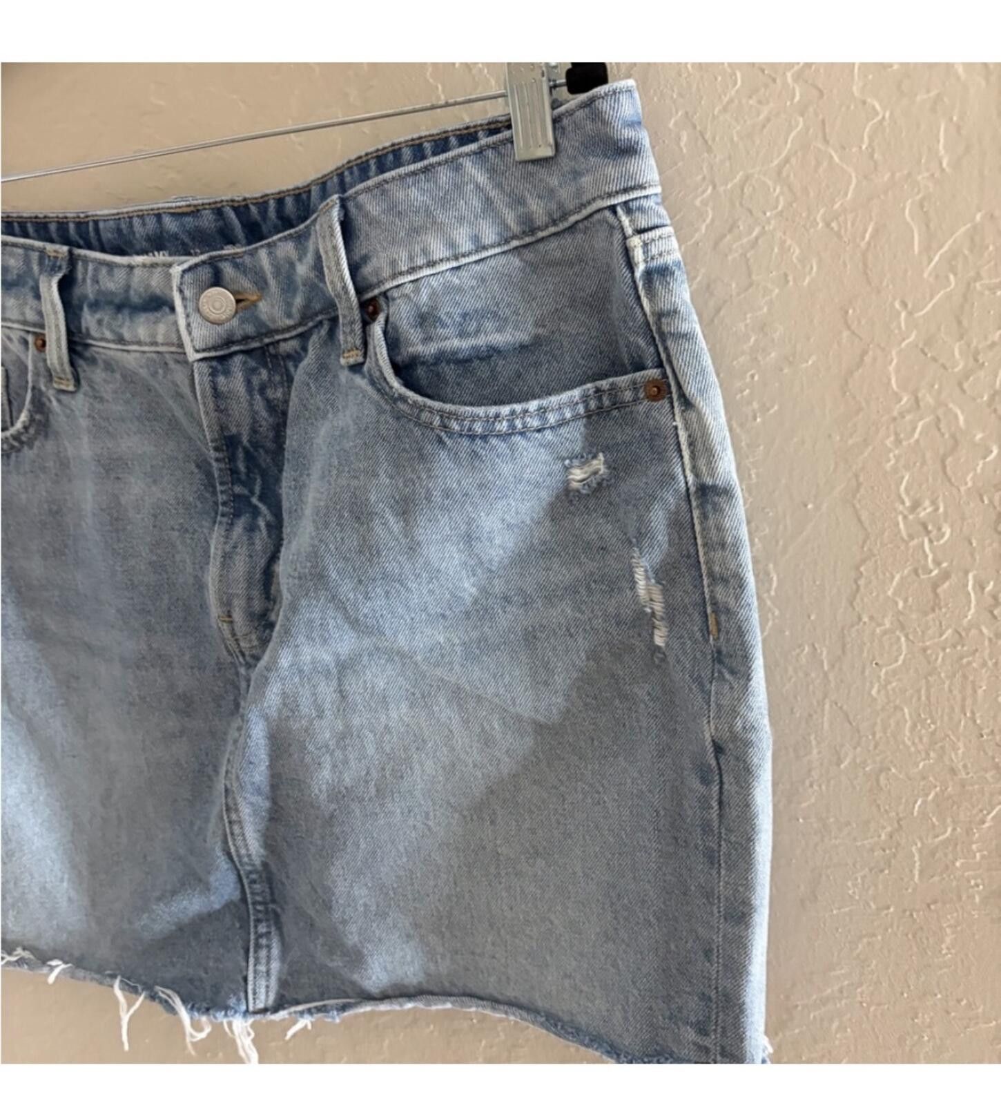 Old Navy Old Navy Light Blue Distressed Mini Skirt Size 34" / US 12 / IT 48 - 2 Thumbnail