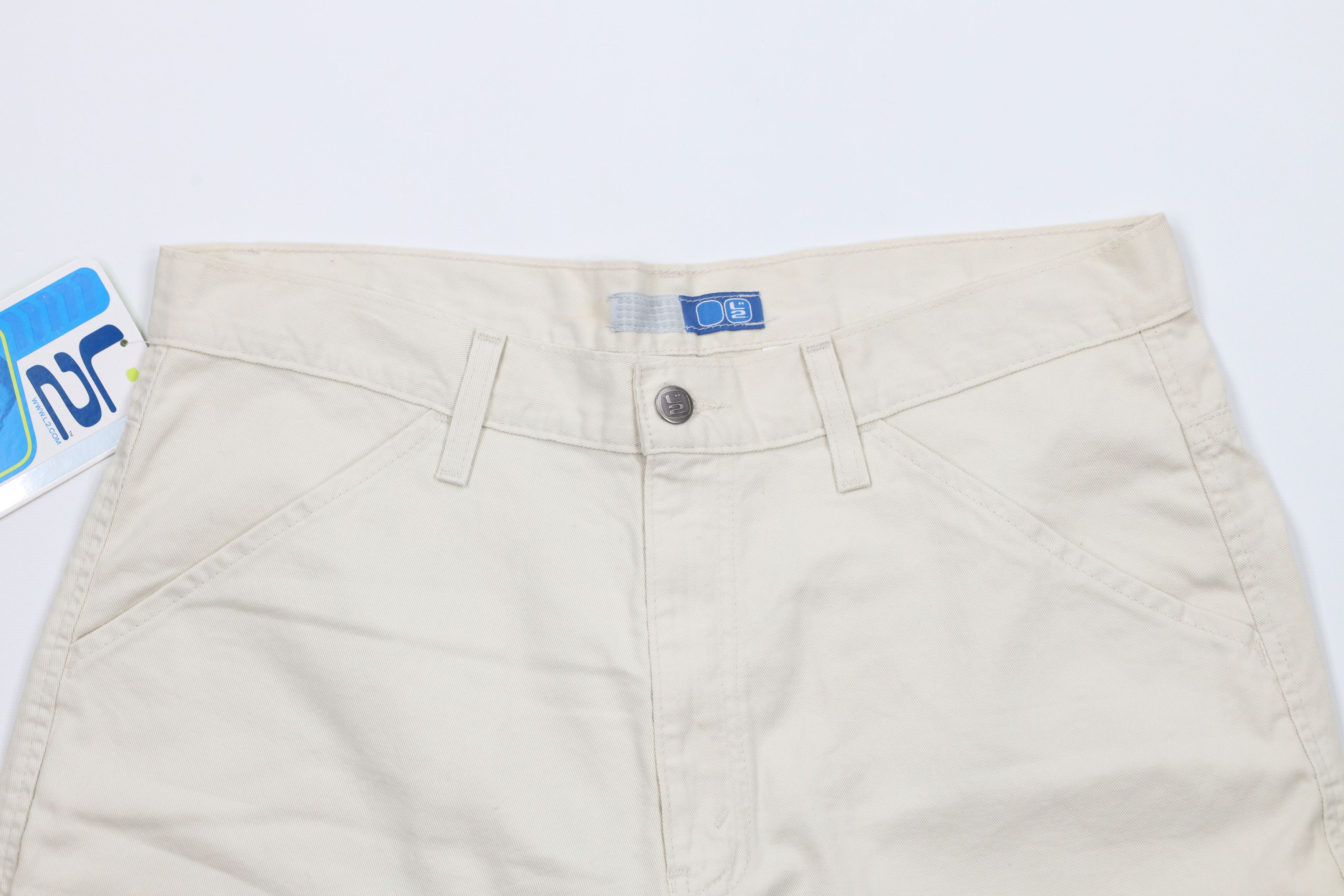 Levi's × Vintage Deadstock Vintage Y2K 2000 Levis L2 Shorts Beige Cotton Size US 34 / EU 50 - 2 Thumbnail