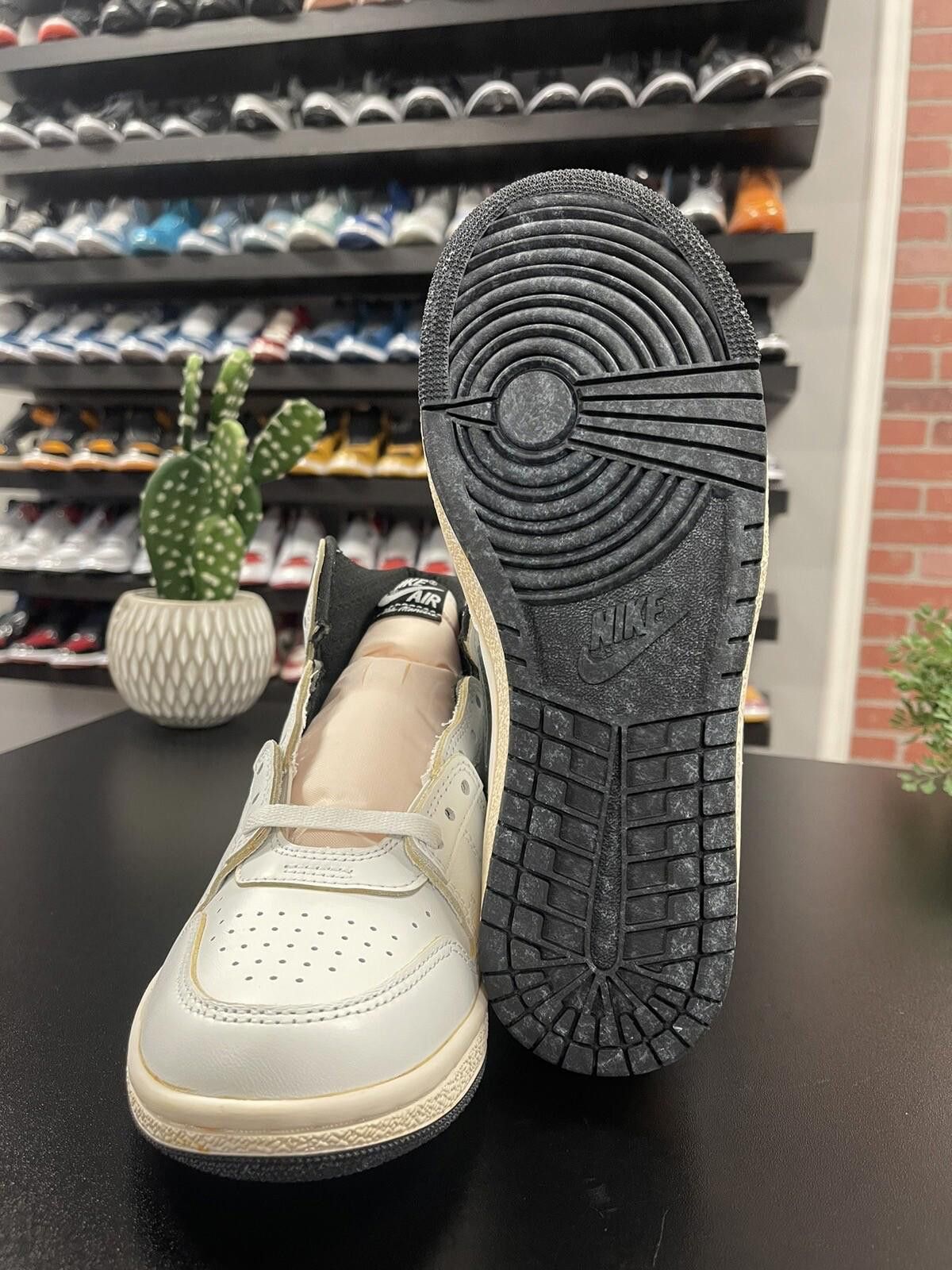 Jordan Brand Size 6.5 - Air Jordan Air Ship x A Ma Maniere White/Black Size US 6.5 / EU 39-40 - 9 Thumbnail