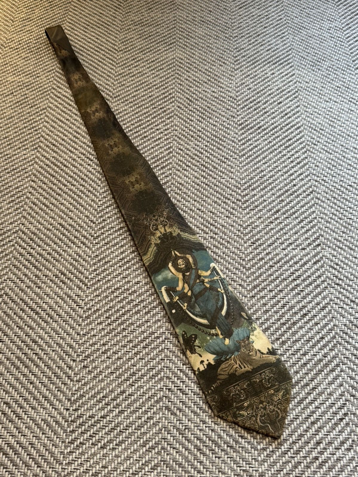 Jean Paul Gaultier Jean Paul Gaultier Vintage Tie goddess and tiger motif Size ONE SIZE - 3 Thumbnail