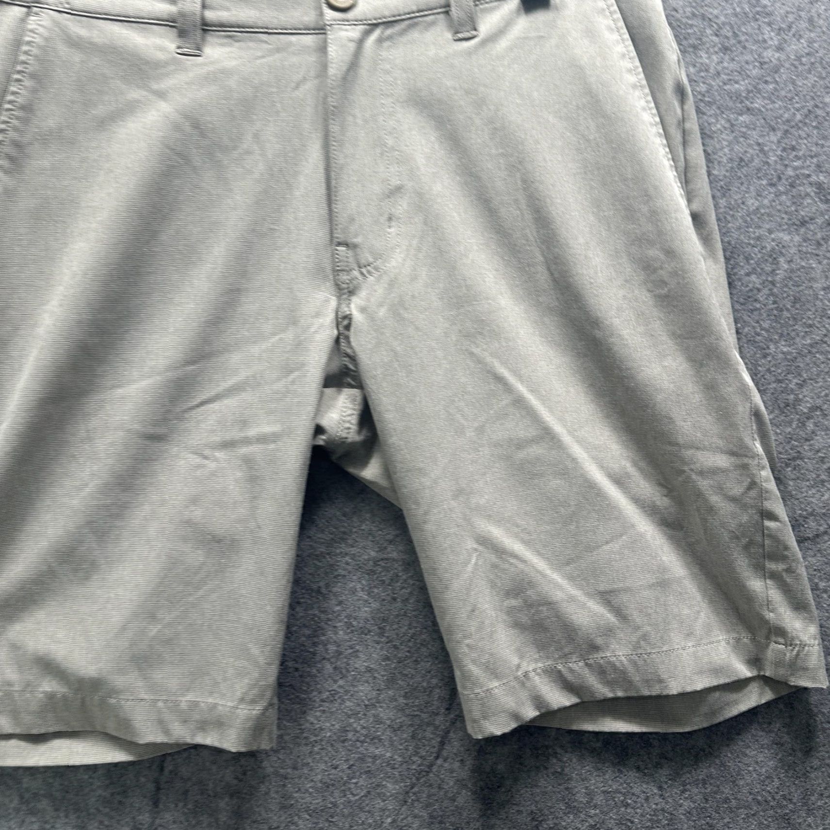 TravisMathew Travis Mathew Shorts Mens 30 Gray Check Chino Golf Stretch Casual 10 Inseam Size US 30 / EU 46 - 4 Thumbnail