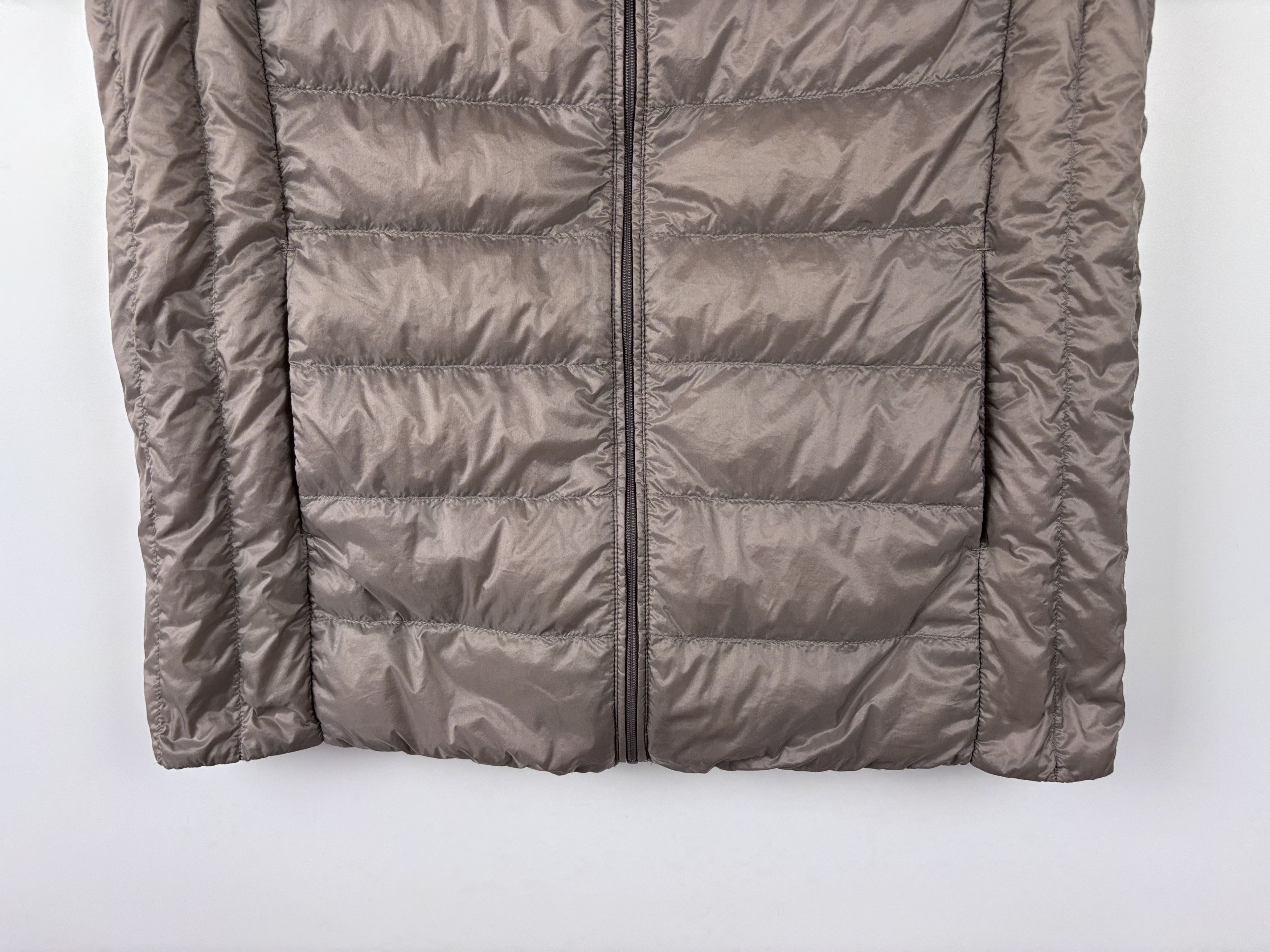 Uniqlo Uniqlo Lightweight Puffer Down Vest Brown Beige Size L Size L / US 10 / IT 46 - 3 Thumbnail