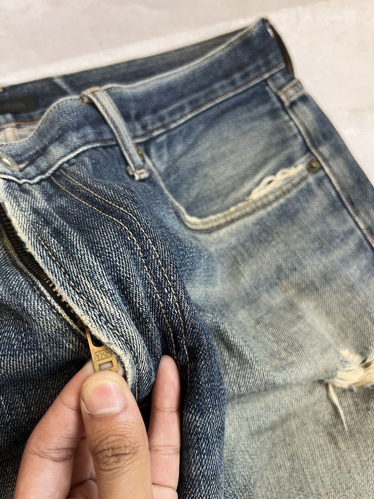 Uniqlo Uniqlo Regular Straight distressed and aging denim Size US 38 / EU 54 - 7 Thumbnail