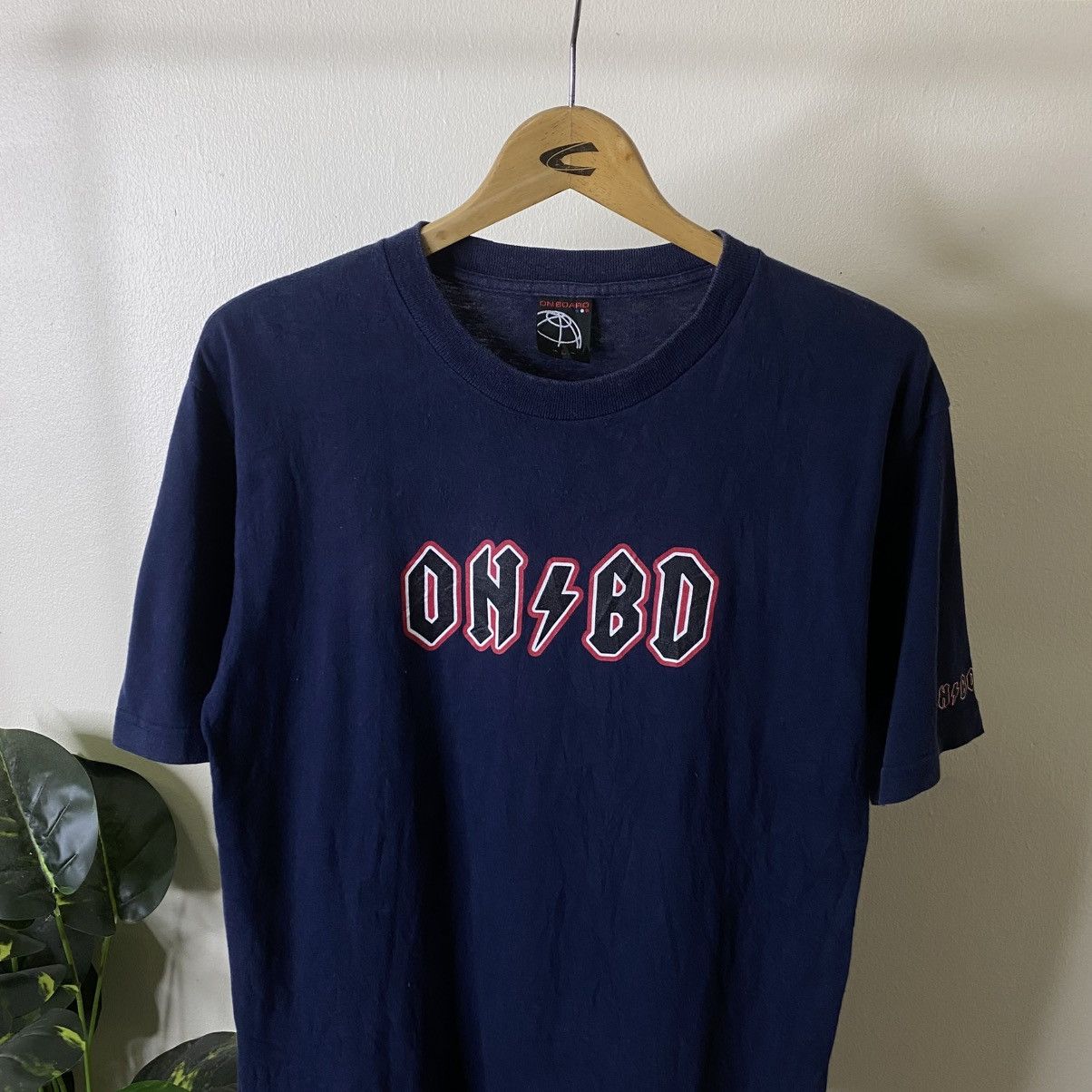 Vintage Vintage 1990s On Board Surf ACDC Style Logo T Shirt Size US M / EU 48-50 / 2 - 2 Thumbnail