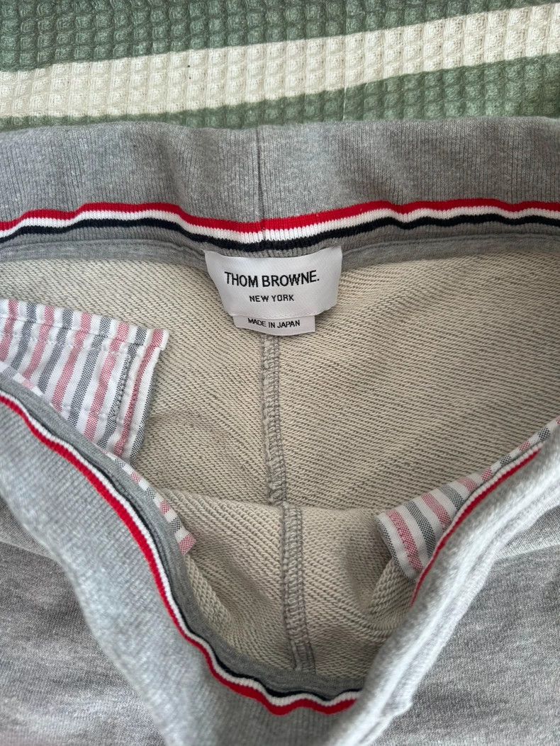 Thom Browne Thom Browne size2 Classic four stripe pull cord shorts Size US 26 / EU 42 - 3 Thumbnail