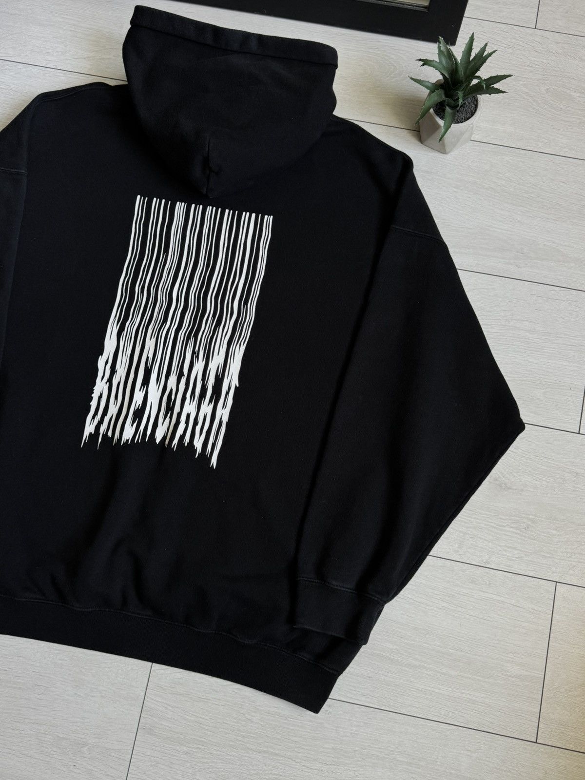 Balenciaga Balenciaga Unifit Barcode Logo Ovesized Hoodie Size US L / EU 52-54 / 3 - 4 Thumbnail