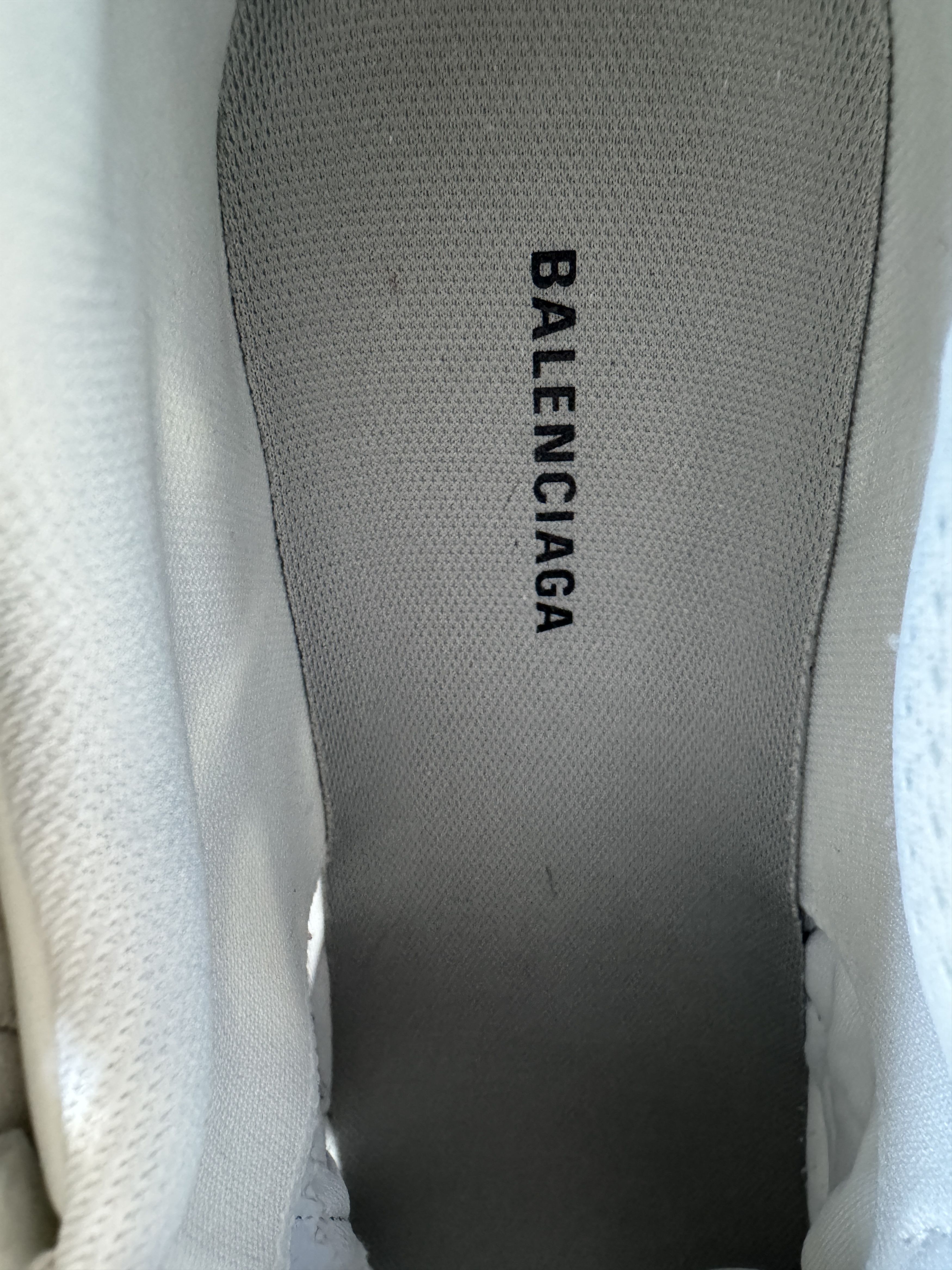 Balenciaga Balenciaga Men's Runner Sneaker in Grey/White/Black Size US 7 / EU 40 - 11 Thumbnail