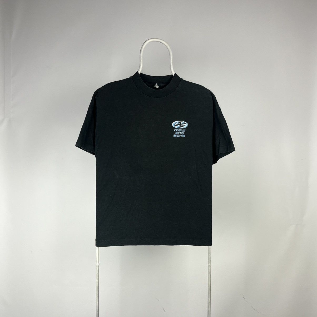 Maui and Sons Vintage Maui And Sons Tshirt 90s shark size Medium Size US M / EU 48-50 / 2 - 2 Thumbnail