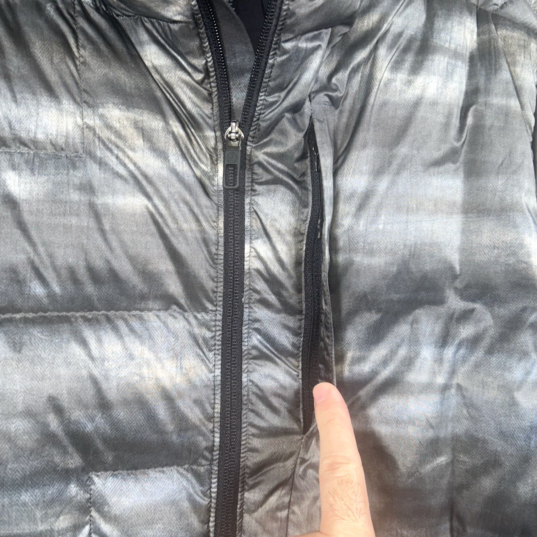 Lululemon Lululemon Jacket Mens Full Zip 700 Fill Down Puffer Gray L Size US L / EU 52-54 / 3 - 4 Thumbnail