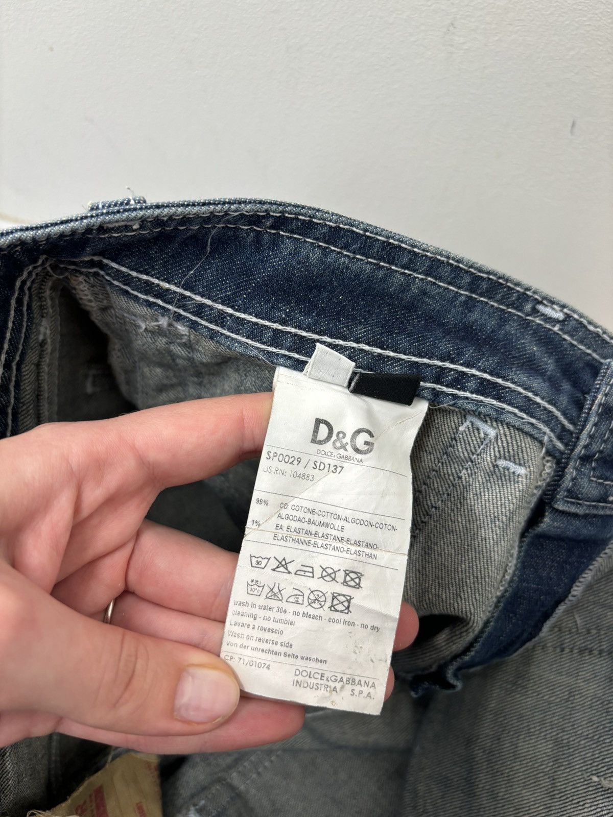 Dolce & Gabbana Vintage Dolce & Gabbana Glamour Women’s Cropped Denim Jeans Size 26" / US 2 / IT 38 - 16 Thumbnail