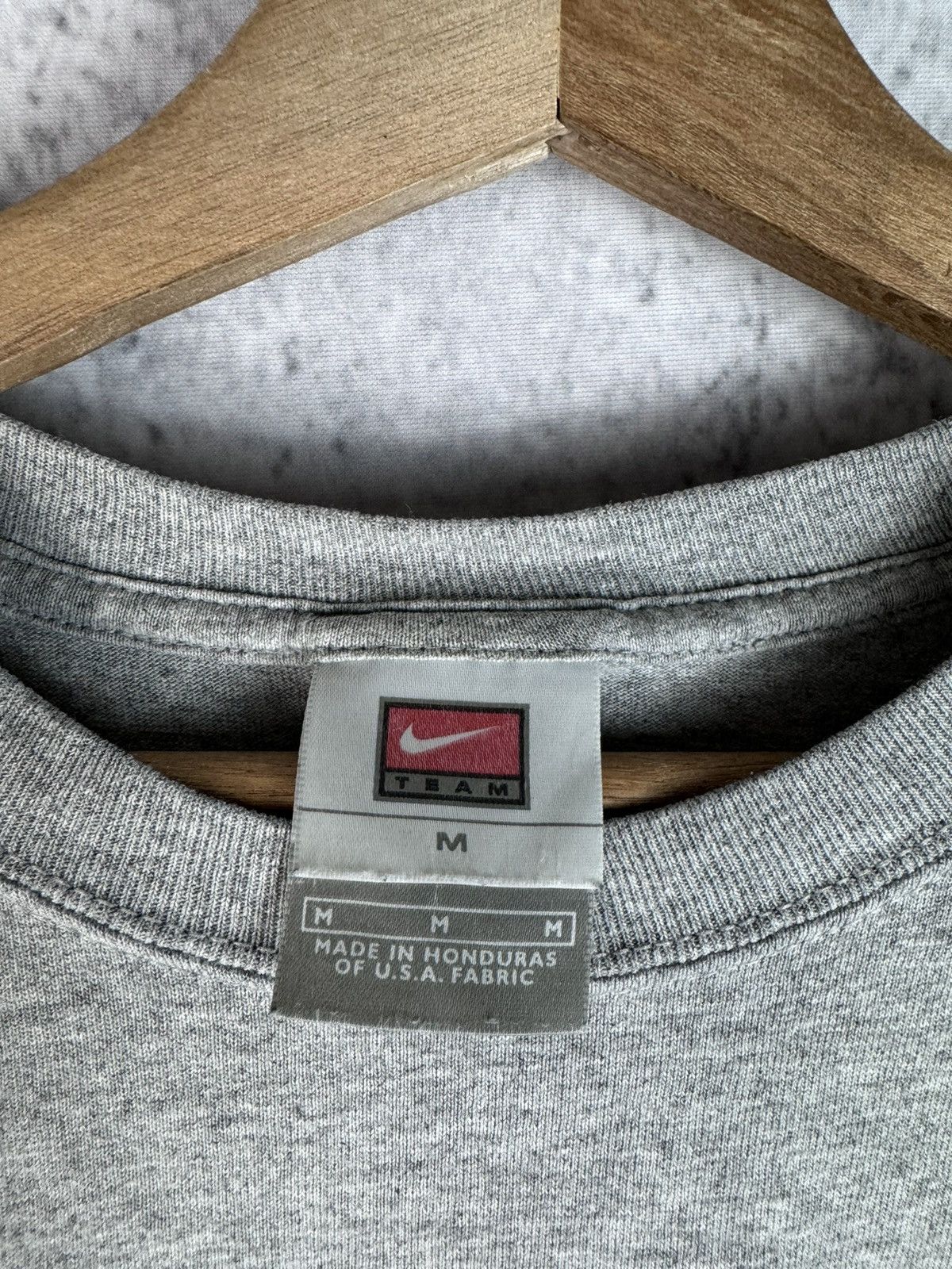 Nike Vintage Nike Center Swoosh Logo Boston RedSox Hoodie Boxy Size US M / EU 48-50 / 2 - 3 Thumbnail