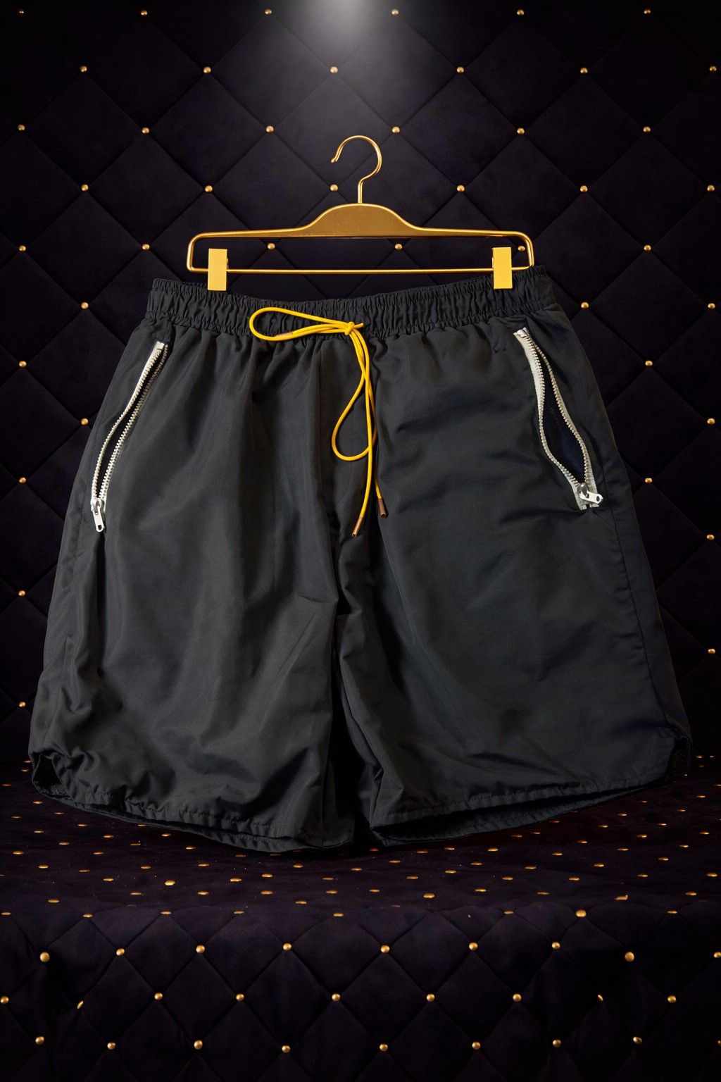 Other BLACK GOLD DRAWSTRING WOVEN ATHLETIC SHORTS Size US 32 / EU 48 - 1 Preview