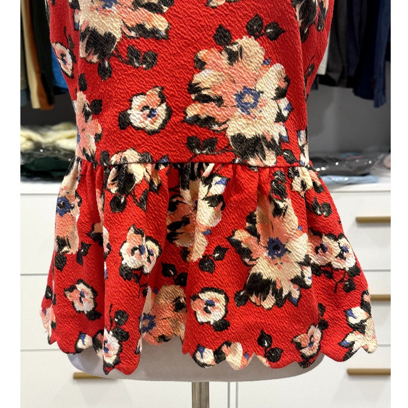Anthropologie Anthropologie Red Floral Sleeveless Peplum Open Back Top S Size S / US 4 / IT 40 - 3 Thumbnail