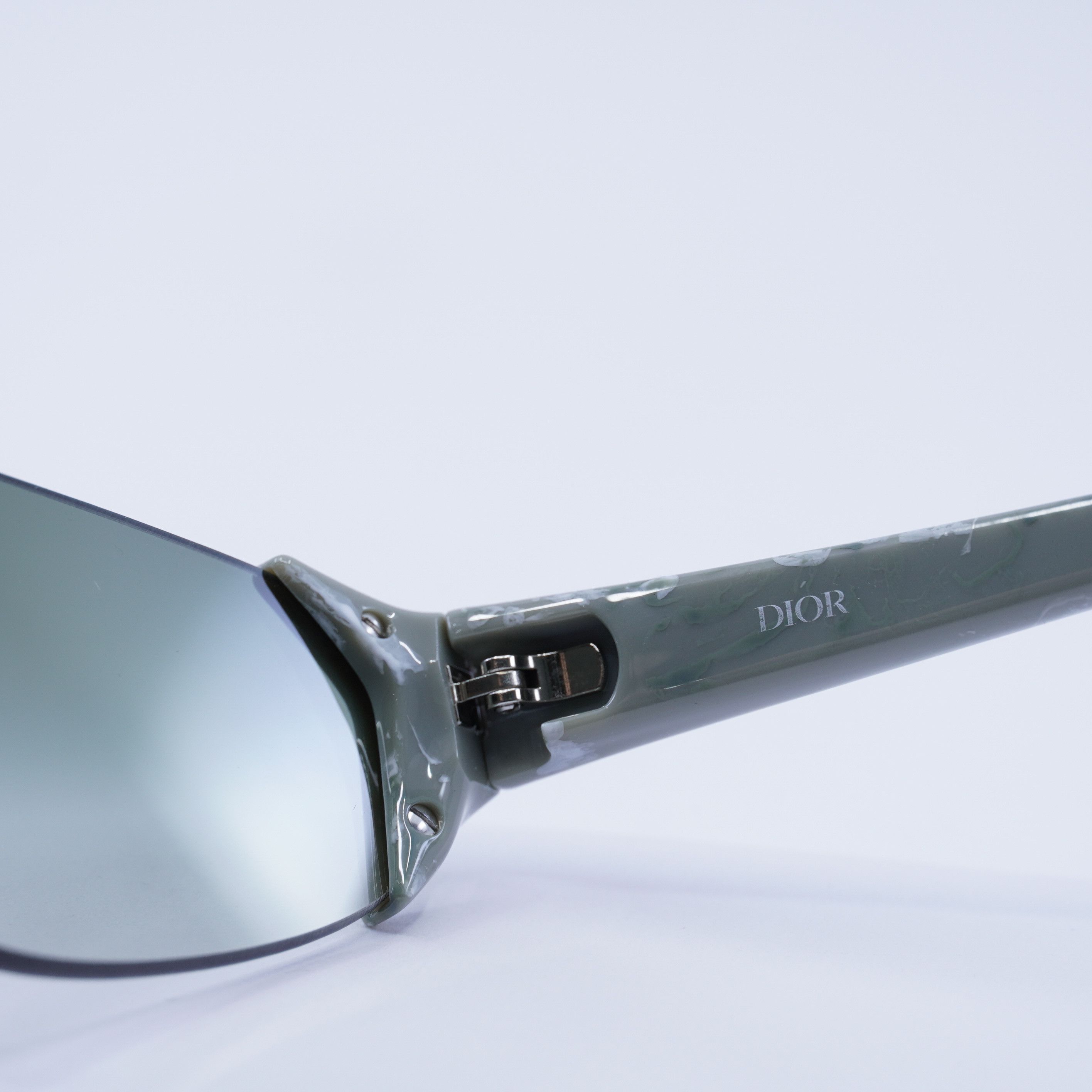 Dior Dior DIORBAY M1U 55C1 Sunglasses Green Geometric Frame Size ONE SIZE - 9 Thumbnail