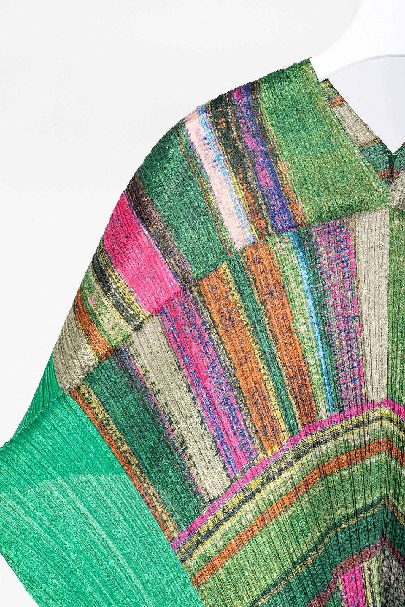 Pleats Please Issey Miyake Pleats Please Issey Miyake Green & Pink Abstract-Print Shawl Size ONE SIZE - 5 Thumbnail
