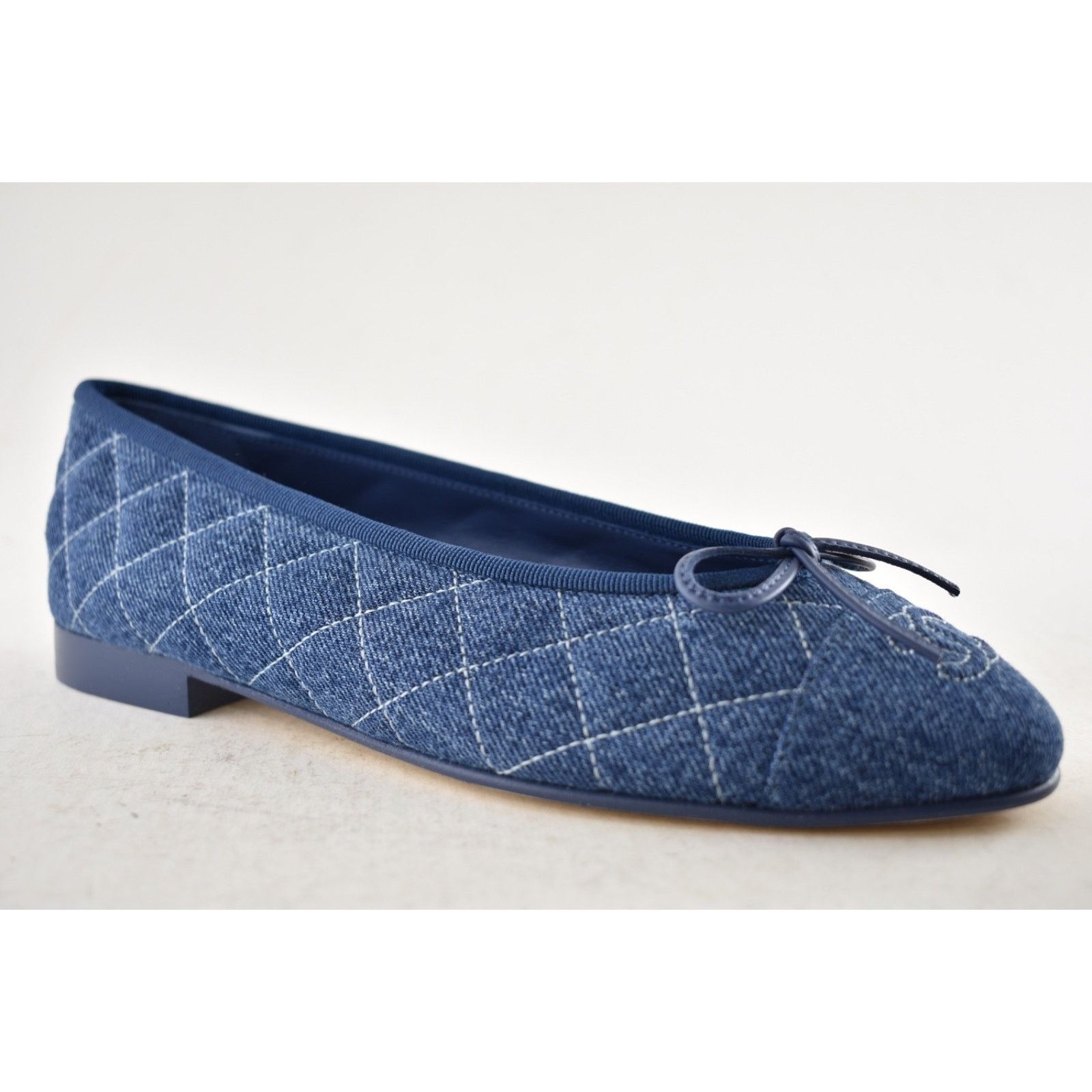 Chanel Chanel Washed Denim Blue Quilted CC Bow Tie Ballet Flat 36 Size US 6 / IT 36 - 5 Thumbnail
