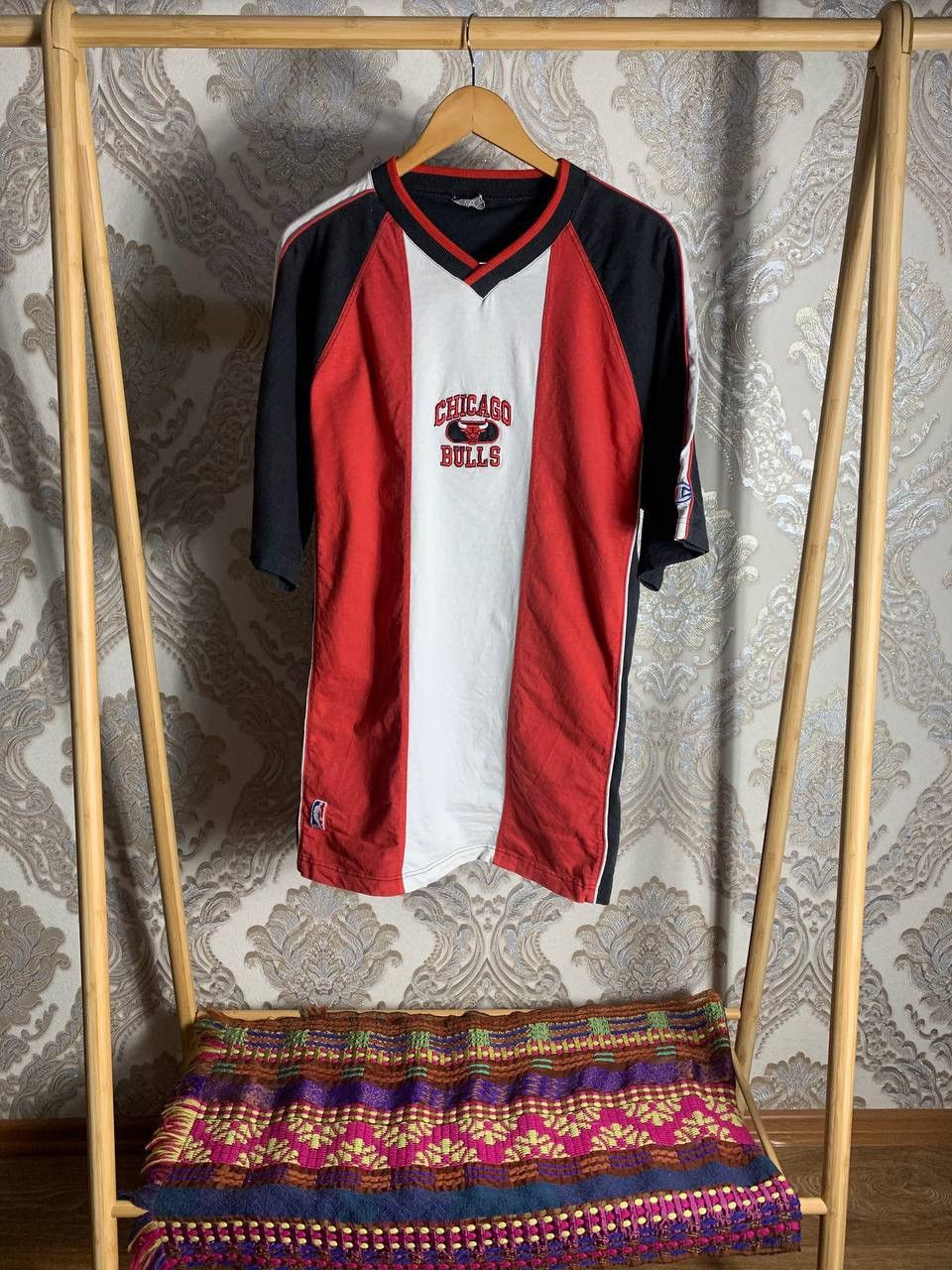 Champion VERY RARE CHAMPION CHICAGO BULLS RETRO T-SHIRT JORDAN 90s Size US XL / EU 56 / 4 - 1 Thumbnail