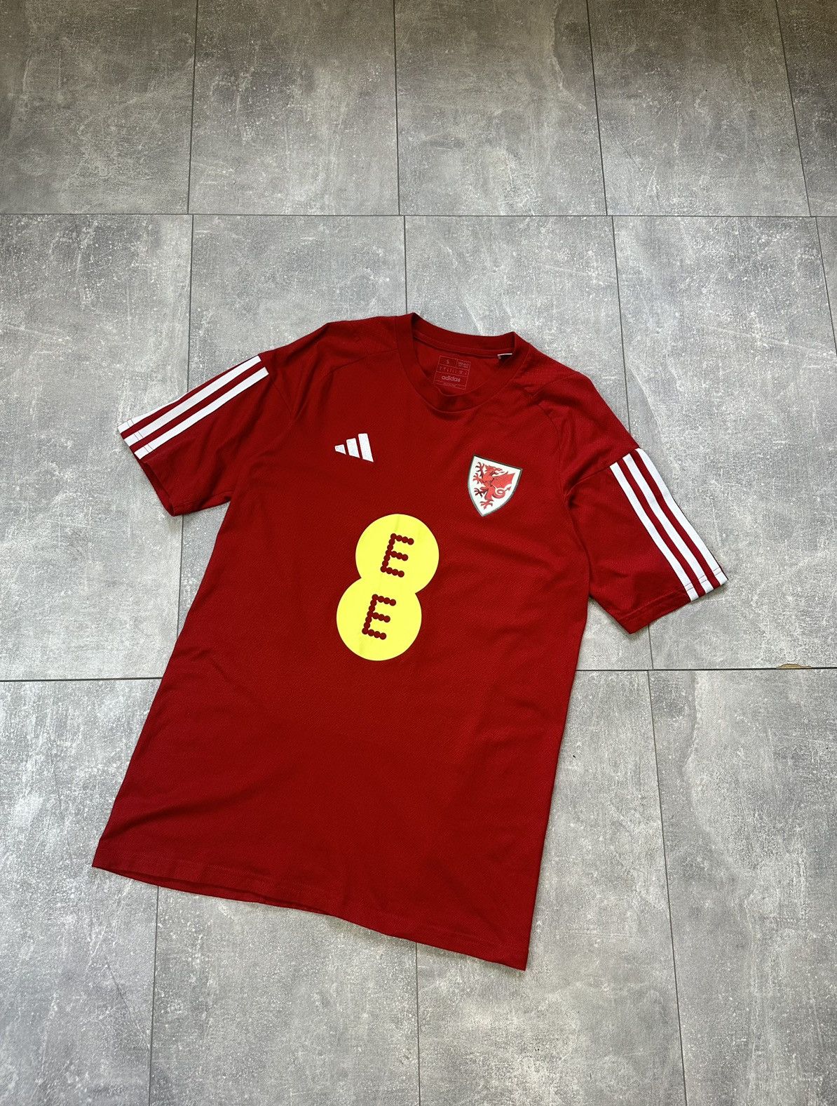 Vintage Men’s Adidas Wales home soccer Jersey Size US S / EU 44-46 / 1 - 12 Thumbnail