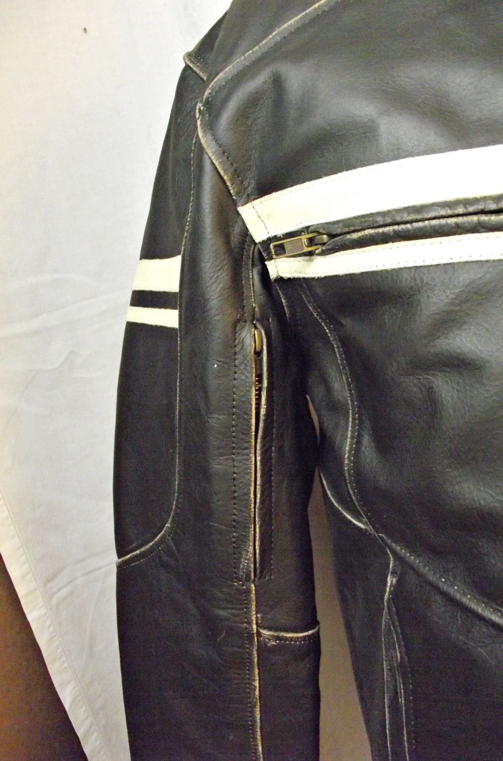 Vintage HEAVY Black Brand Motorcycle Jacket Distressed Buffalo Size US L / EU 52-54 / 3 - 4 Thumbnail