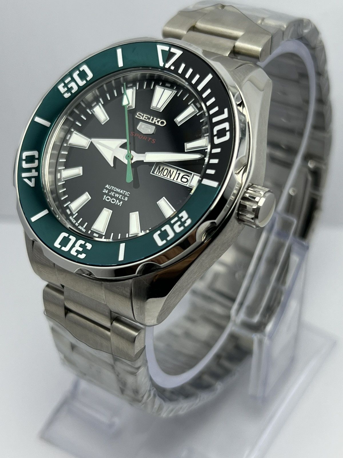 Seiko Seiko Sports Automatic Directional Bazel Day/Date Japan Size 44 - 1 Thumbnail