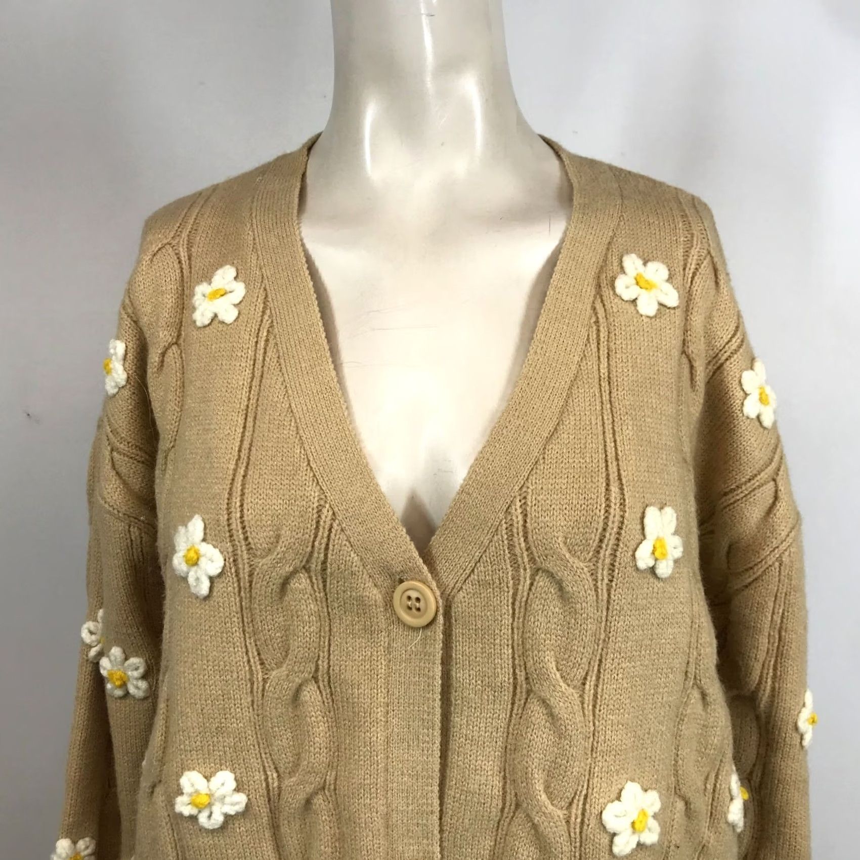 Vintage & MERCI Cardigan Women’s S Tan Long Sleeve Cable Knit V Neck Wool Blend/ Knit Size S / US 4 / IT 40 - 2 Thumbnail