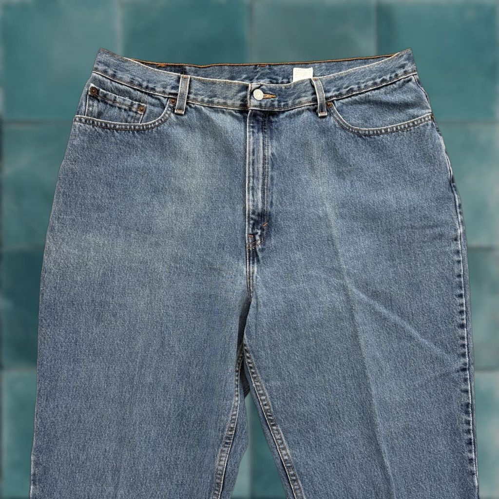 Levi's VINTAGE Levi's 550 Relaxed Tapered Jeans Womens 20 Plus Blue High Rise Denim 2001 Size 42" / US 20 - 1 Thumbnail