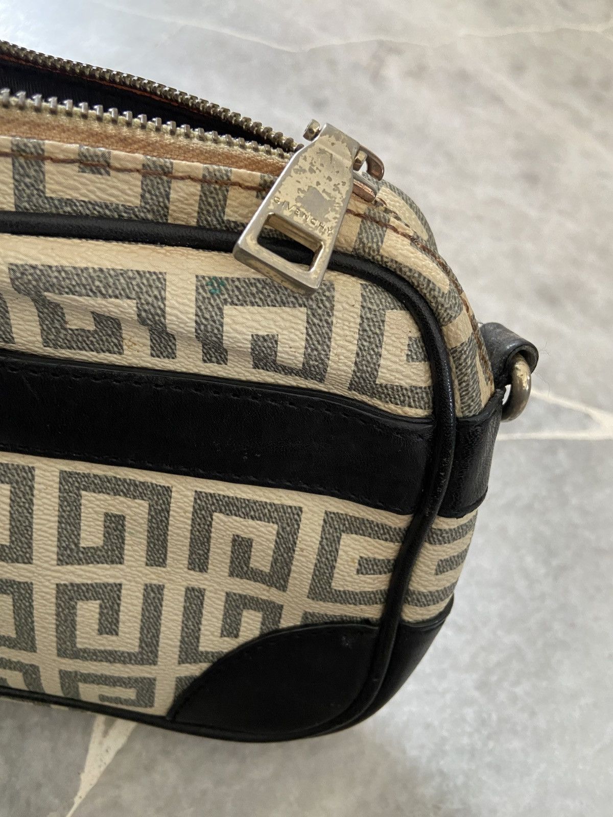 Givenchy Vintage GIVENCHY Monogram Clutch Bag Size ONE SIZE - 11 Thumbnail