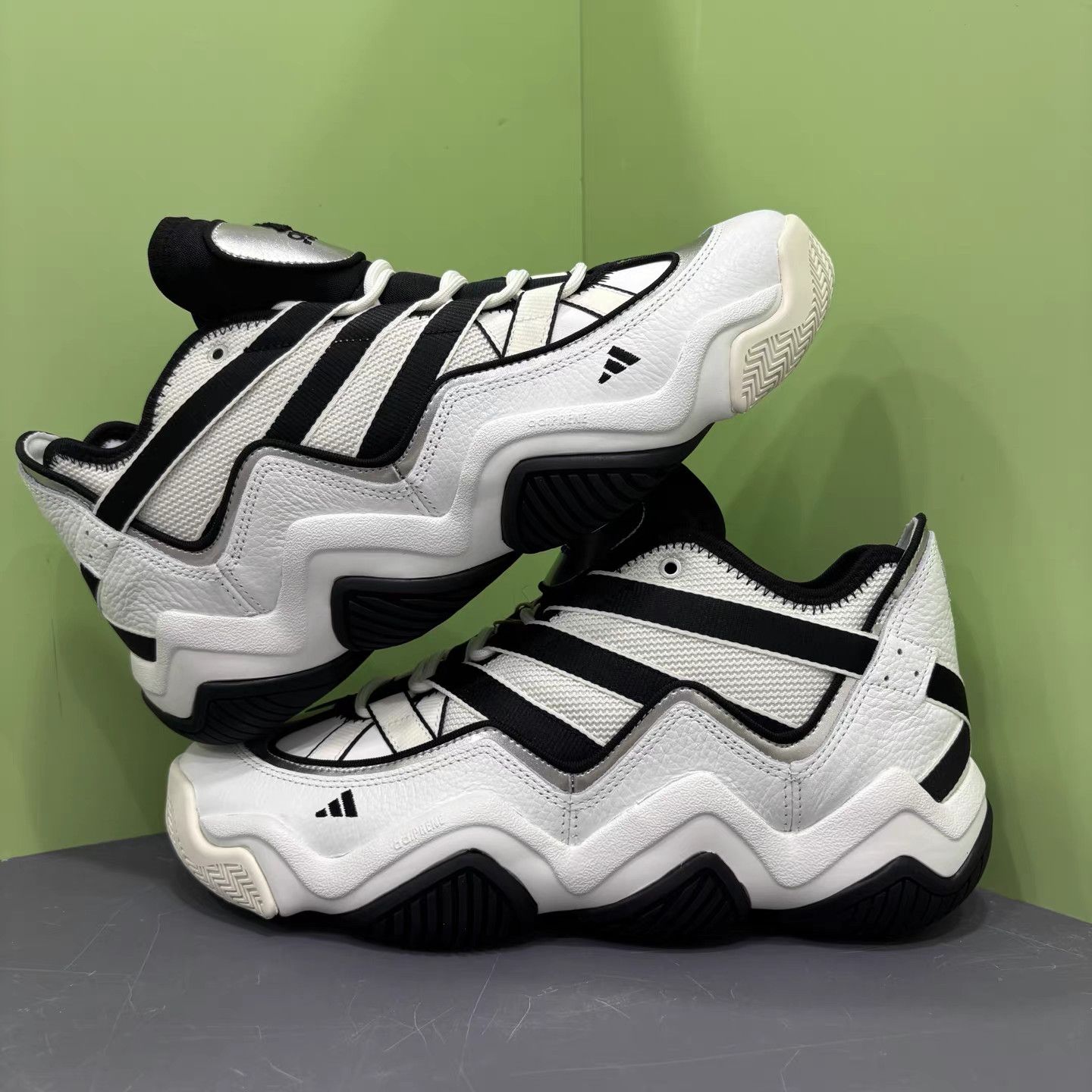 Adidas adidas Top Ten 2010 Basketball Shoes K15 Size US 10 / EU 43 - 4 Thumbnail