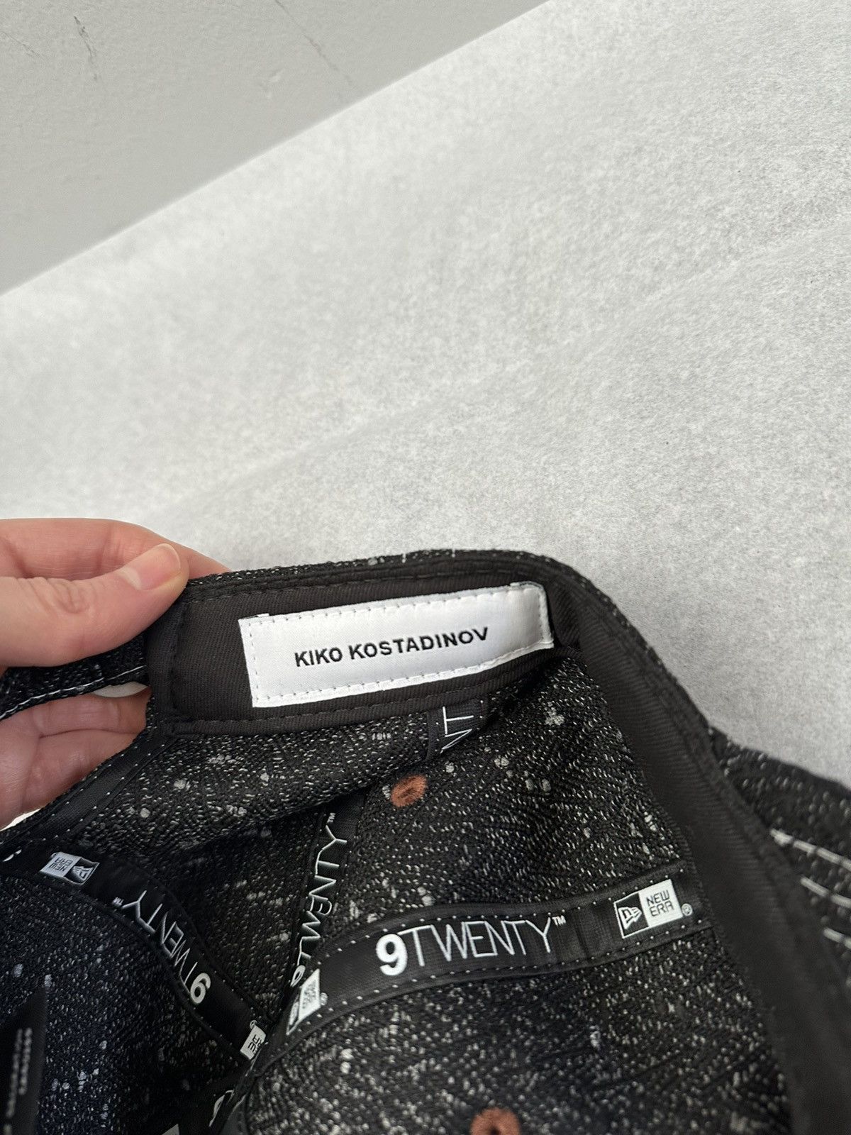 Kiko Kostadinov × New Era SS25 Japan Exclusive Single K Hat Ash Black Size ONE SIZE - 9 Thumbnail