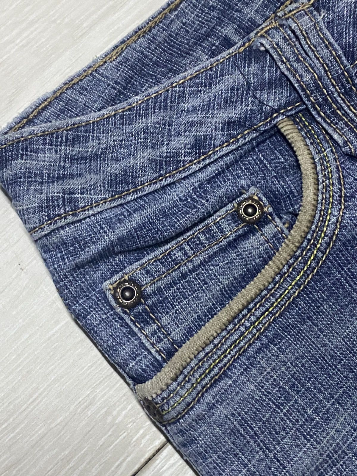 Japanese Brand Vintage Japanese Brand Distressed Faded Flare Soft Jeans Size US 30 / EU 46 - 7 Thumbnail