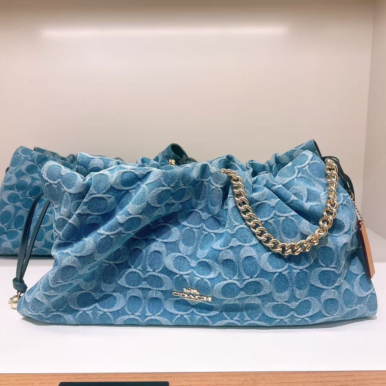 Faye Large Shoulder Bag In Signature Denim CDB97