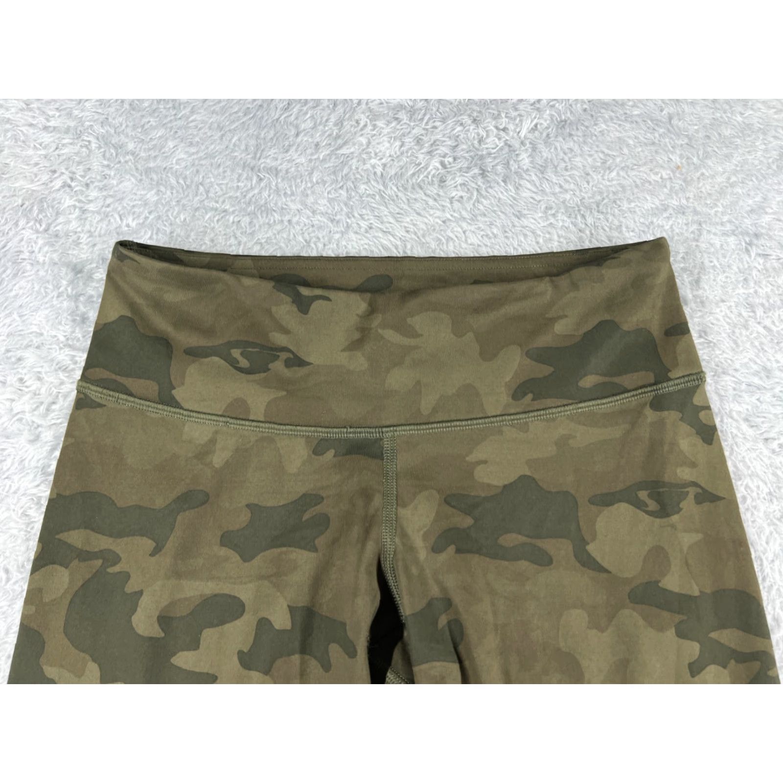 Lululemon Lululemon Wunder Under Pants Womens 4 Green Camo Cropped 21" Inseam Yoga Activewear Stretch Wunder Under Crop Green Camouflage Sneakers? Size 27" / US 4 / IT 40 - 4 Thumbnail