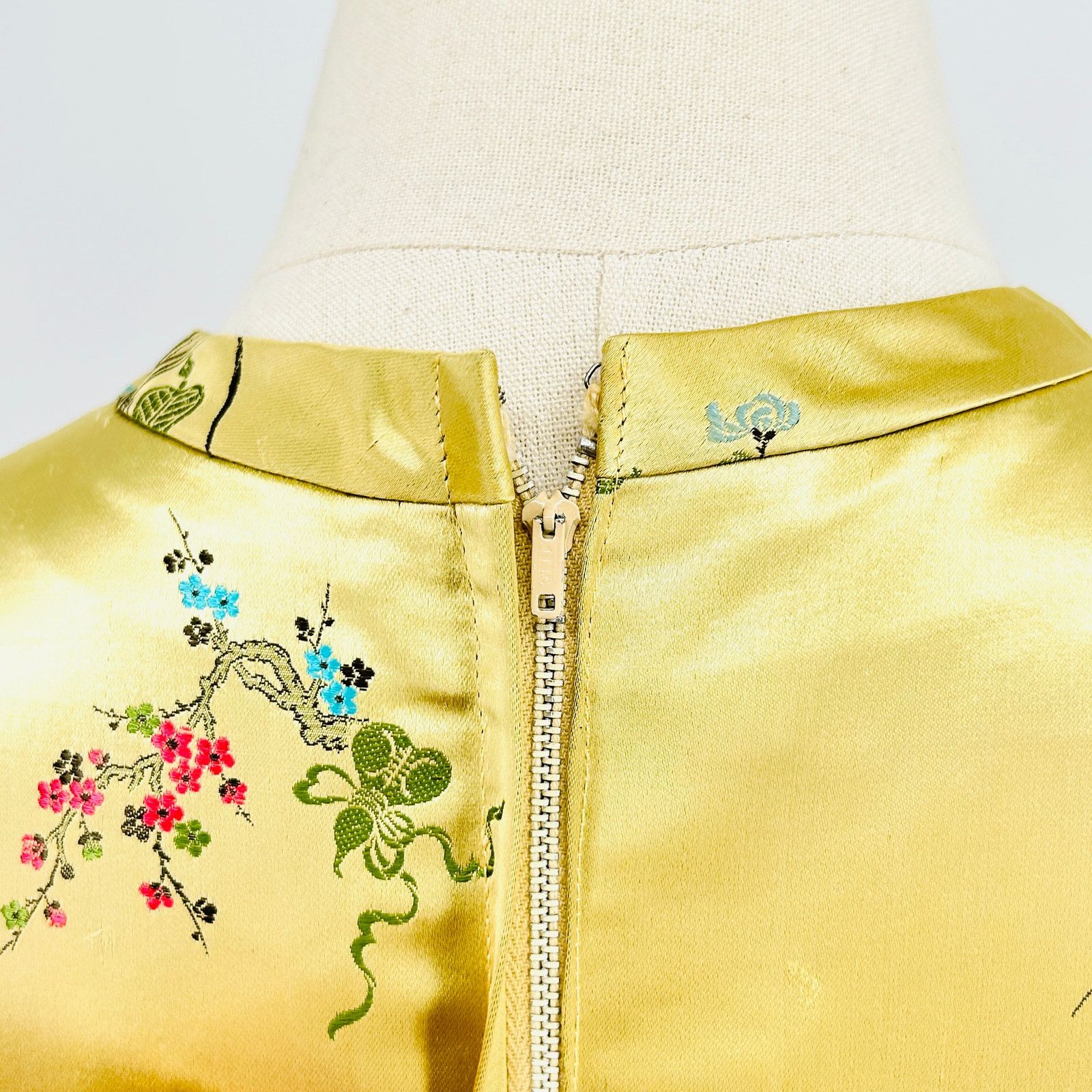 Vintage 60s Couture Gold 100% Silk Satin Cheongsam Dress Suit Size M / US 6-8 / IT 42-44 - 5 Thumbnail