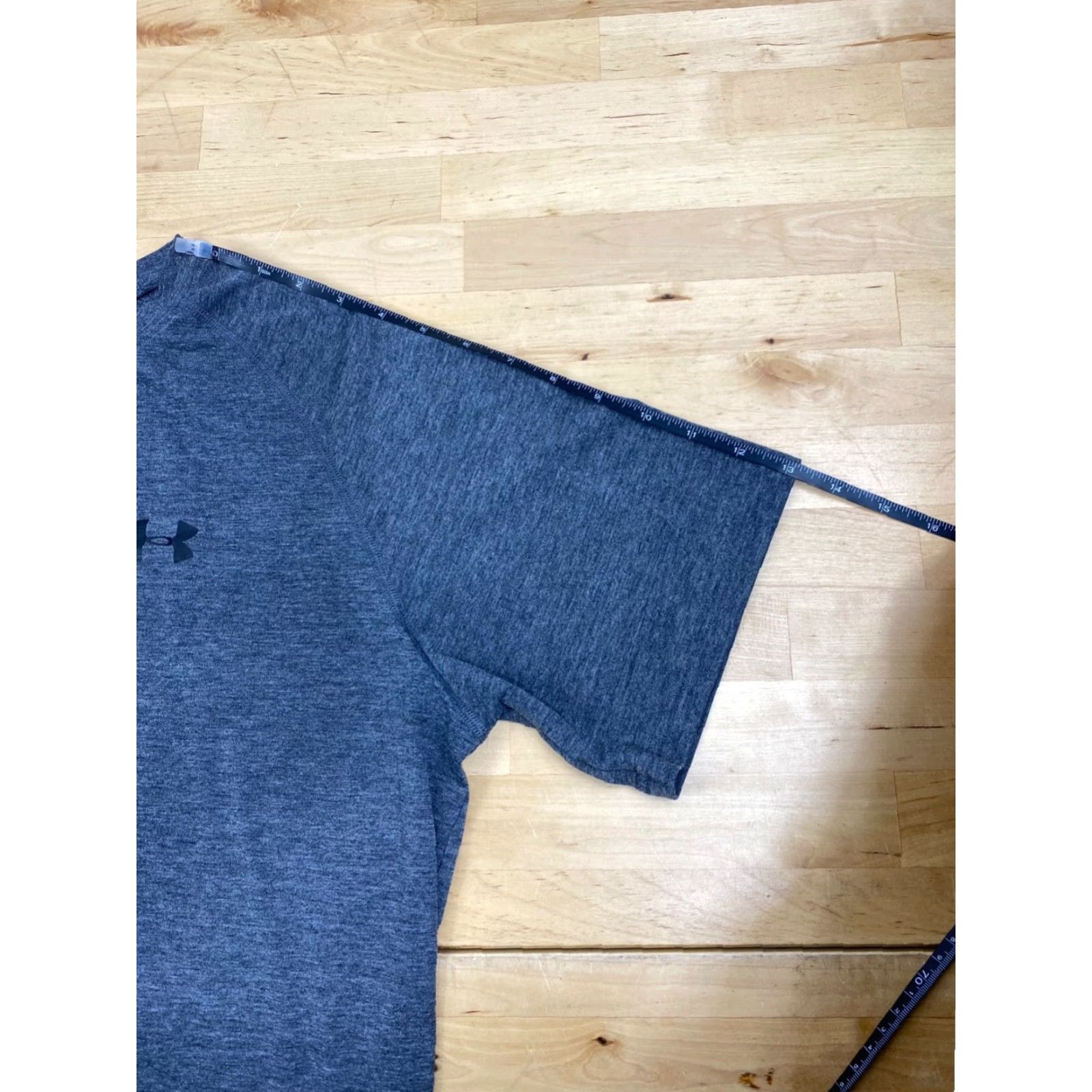 Under Armour UNDER AMROUR HEAT GEAR Men’s M Gray Loose Short Sleeve Athletic Shirt #4880 Size US M / EU 48-50 / 2 - 6 Thumbnail