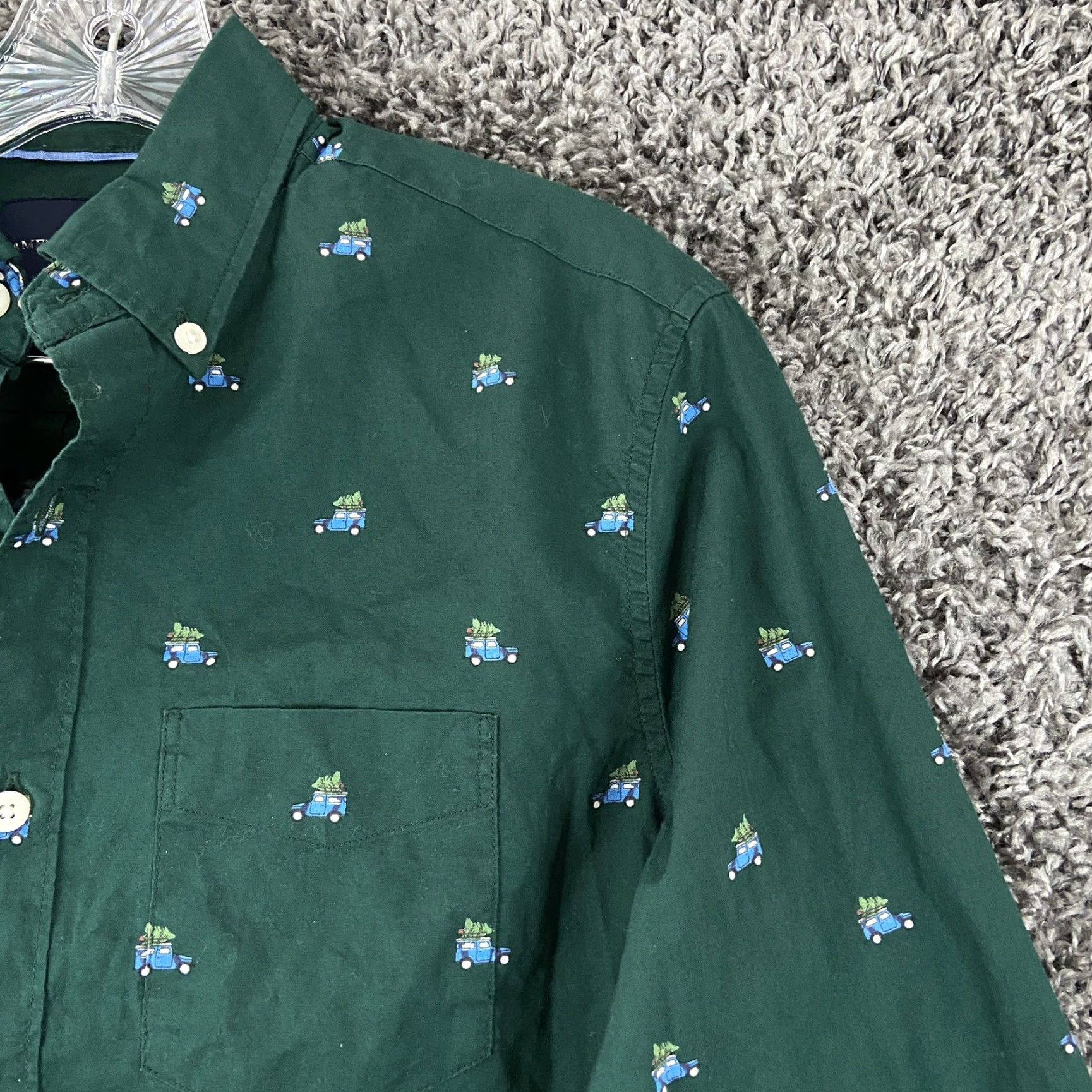 American Eagle Outfitters VINTAGE American Eagle Outfitters Men’s XS Green Cars With Christmas Trees Button-Down Button-Up Long Sleeve Shirt Christmas Men XS Green Pockets Size US XS / EU 42 / 0 - 5 Thumbnail