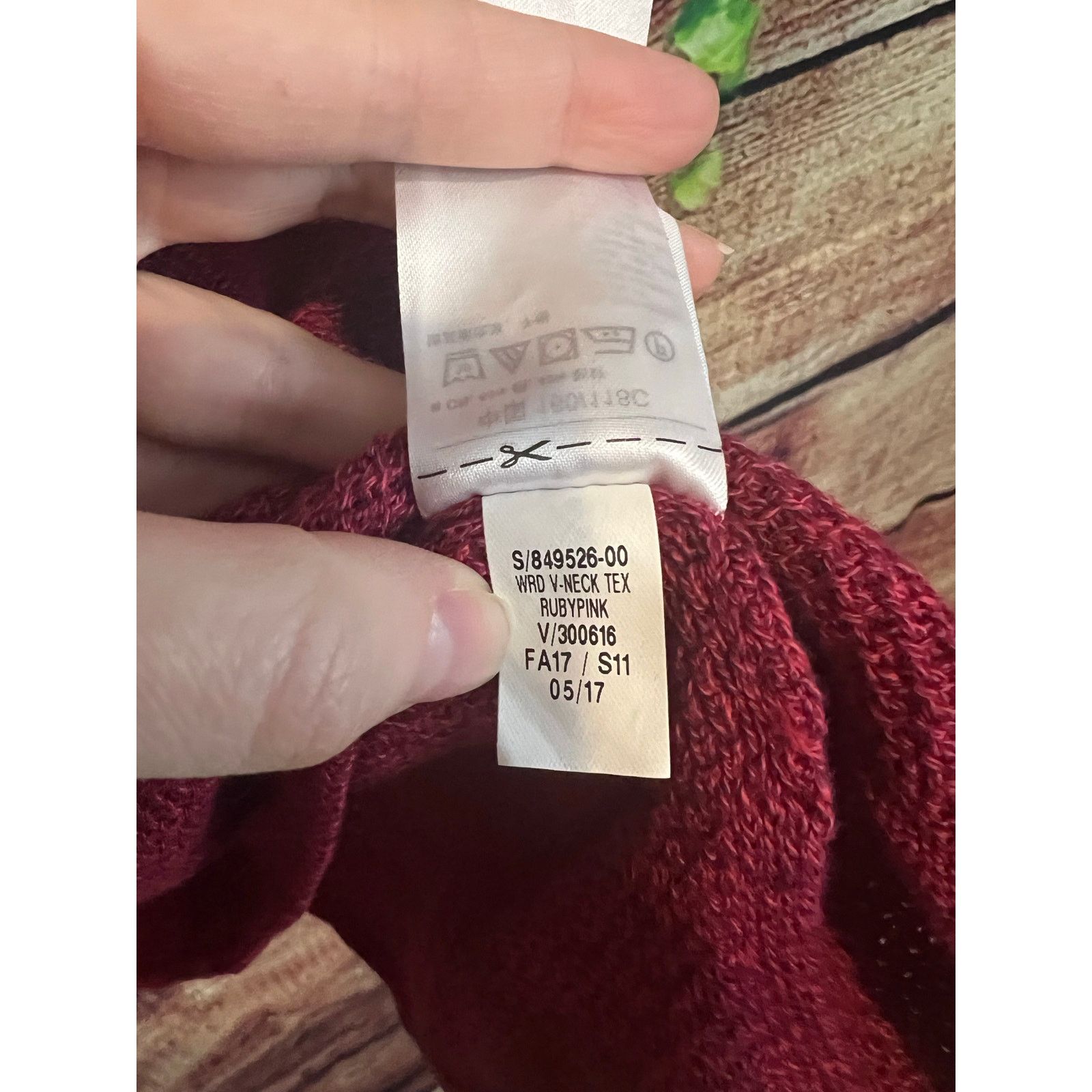 Old Navy Old Navy Loose Fit V Neck Knit Sweater Long Sleeve 1X NWT Size XL / US 12-14 / IT 48-50 - 6 Thumbnail