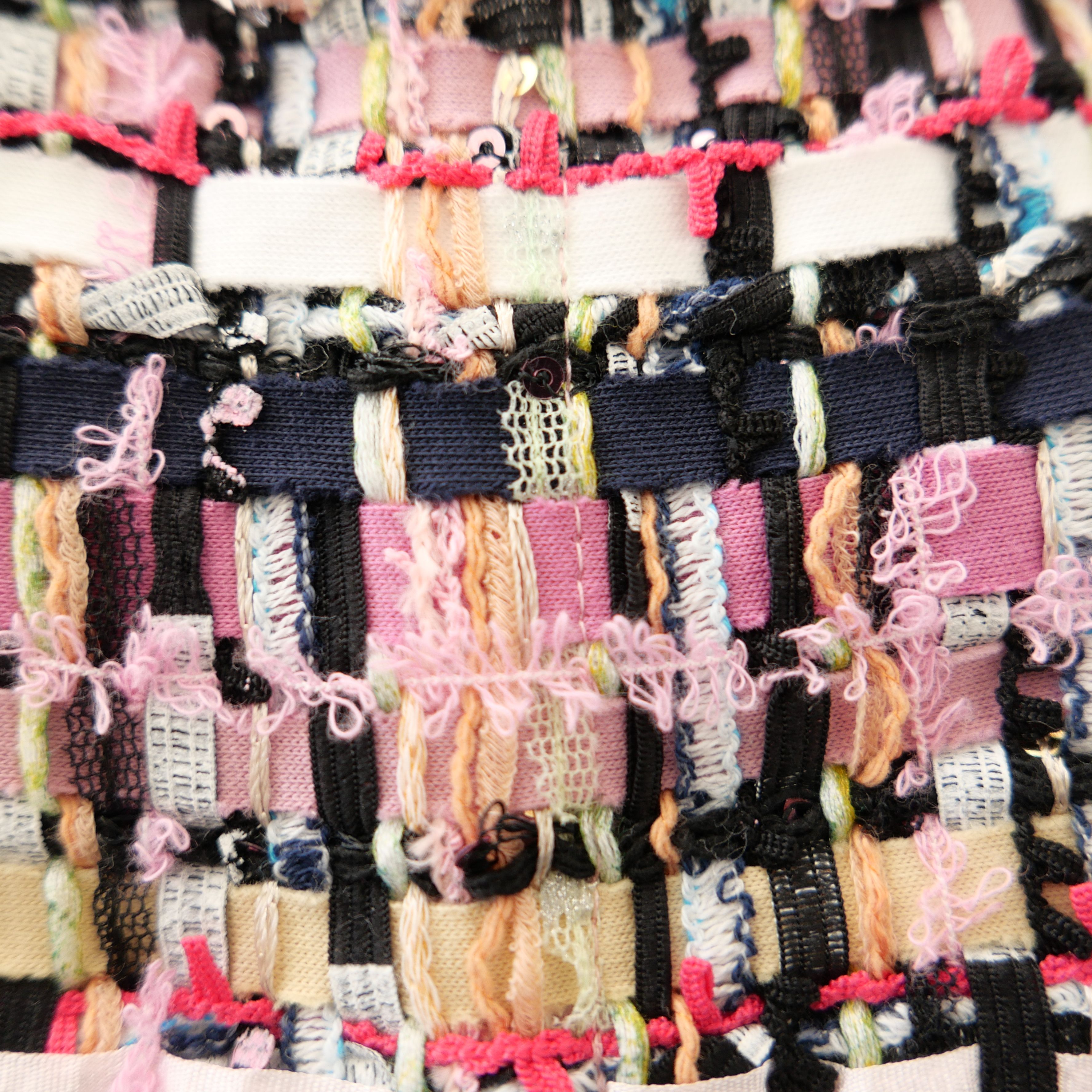 Chanel Chanel Pink Tweed Jacket 22P 2002 Pre Spring-Summer Size XS / US 0-2 / IT 36-38 - 10 Thumbnail