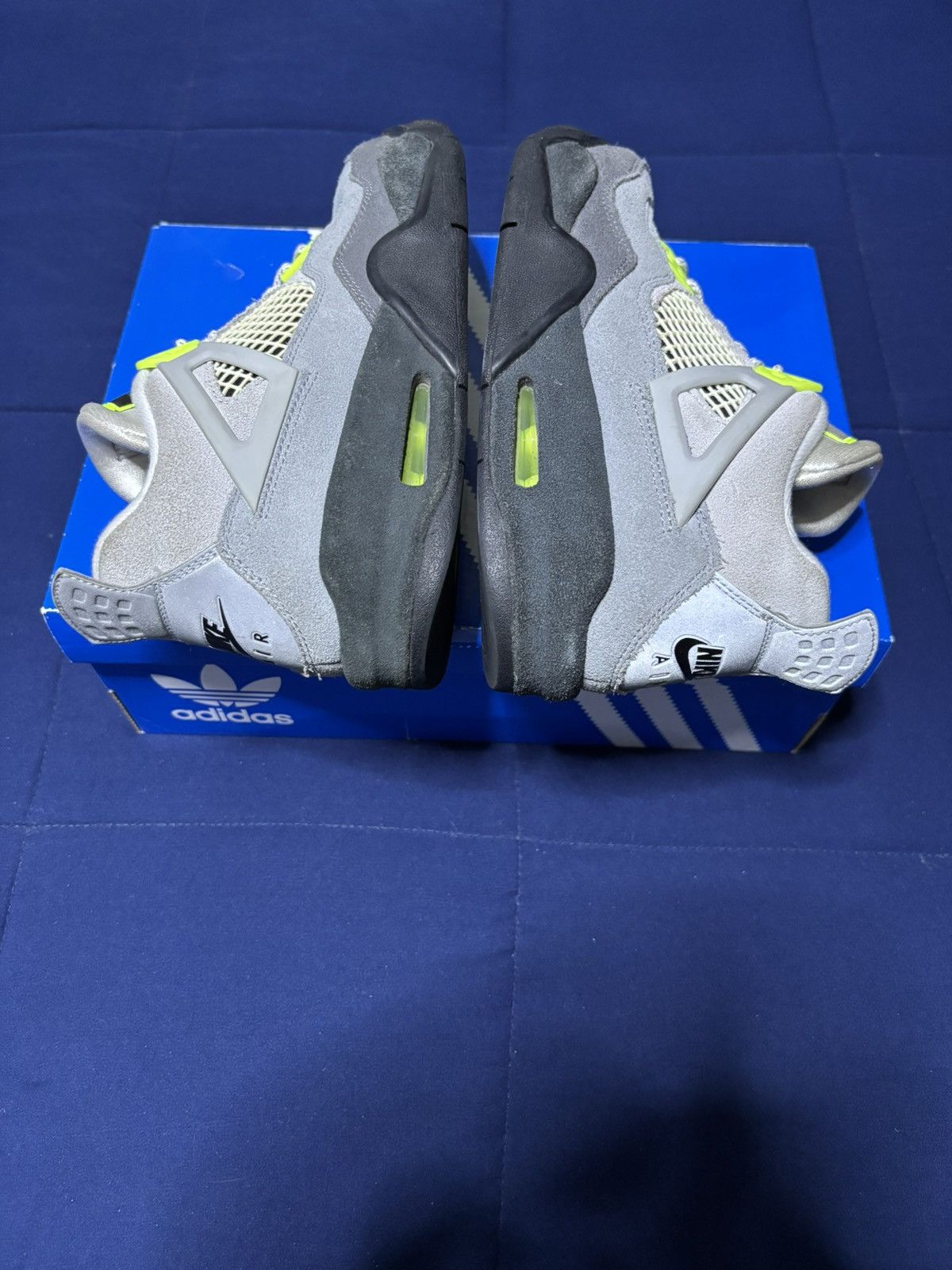 Jordan Brand Jordan 4 Retro SE GS Neon 95 2020 Size 6.5Y Size US 6.5 / EU 39-40 - 3 Thumbnail