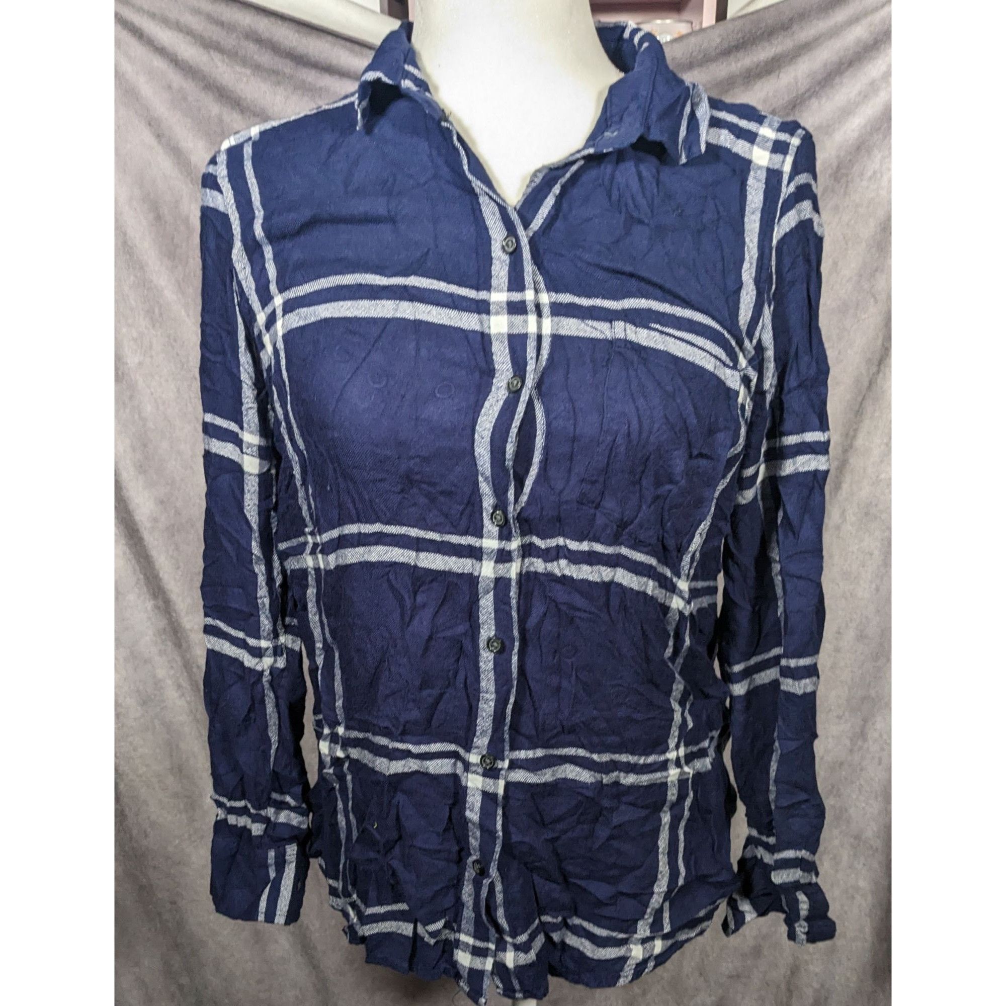 Old Navy Old Navy "The Classic Shirt" Blue And White Plaid Button Dow Size S / US 4 / IT 40 - 4 Thumbnail