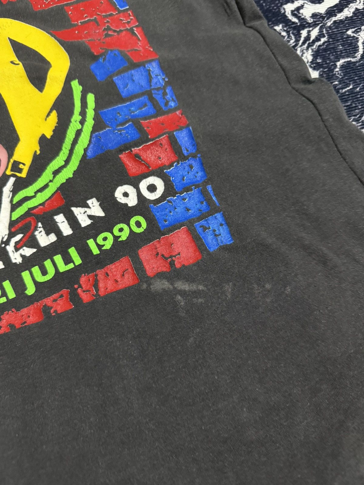 Band Tees Vintage pink floyd the wall live in berlin 90 concert tshirt Size US M / EU 48-50 / 2 - 14 Thumbnail