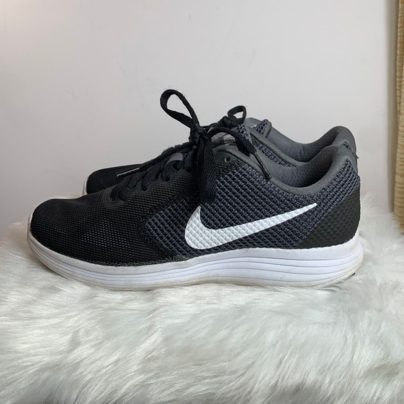 Nike Nike Women's Athletic Shoes size 7 Size US 7 / IT 37 - 7 Thumbnail