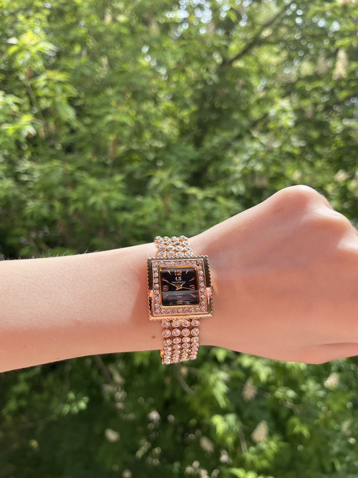 Liansheng Quartz Luxury Watch with Rhinestones