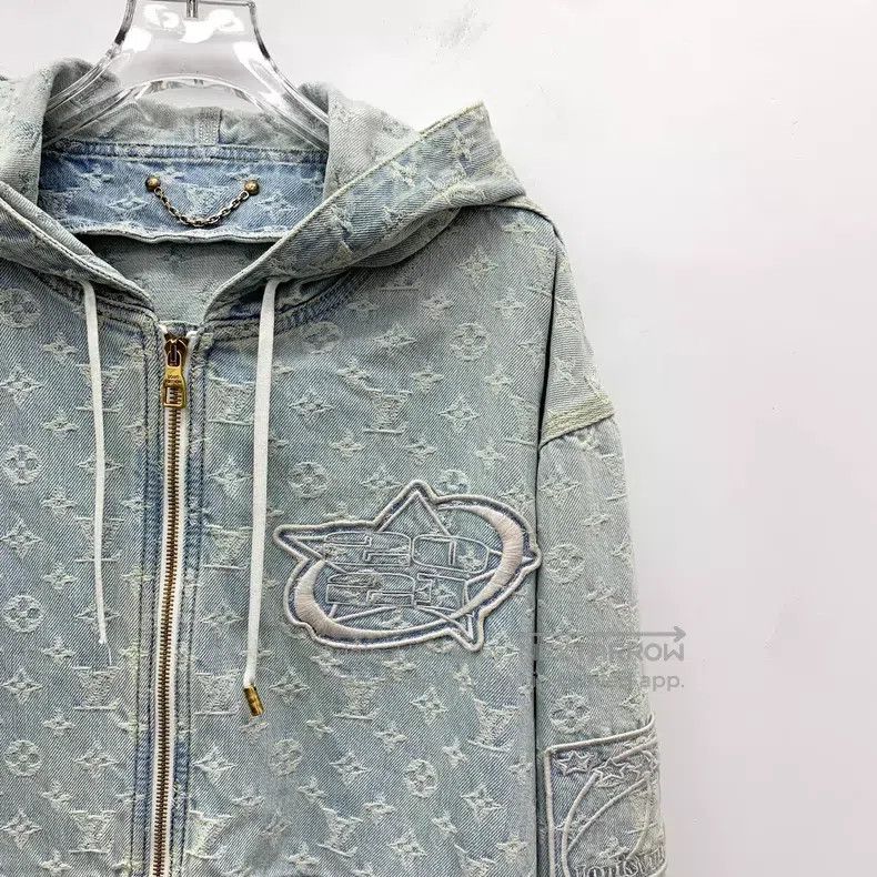 Louis Vuitton Louis Vuitton NBA Co-Branded Light Blue logo Jacquard Full Size US M / EU 48-50 / 2 - 3 Thumbnail