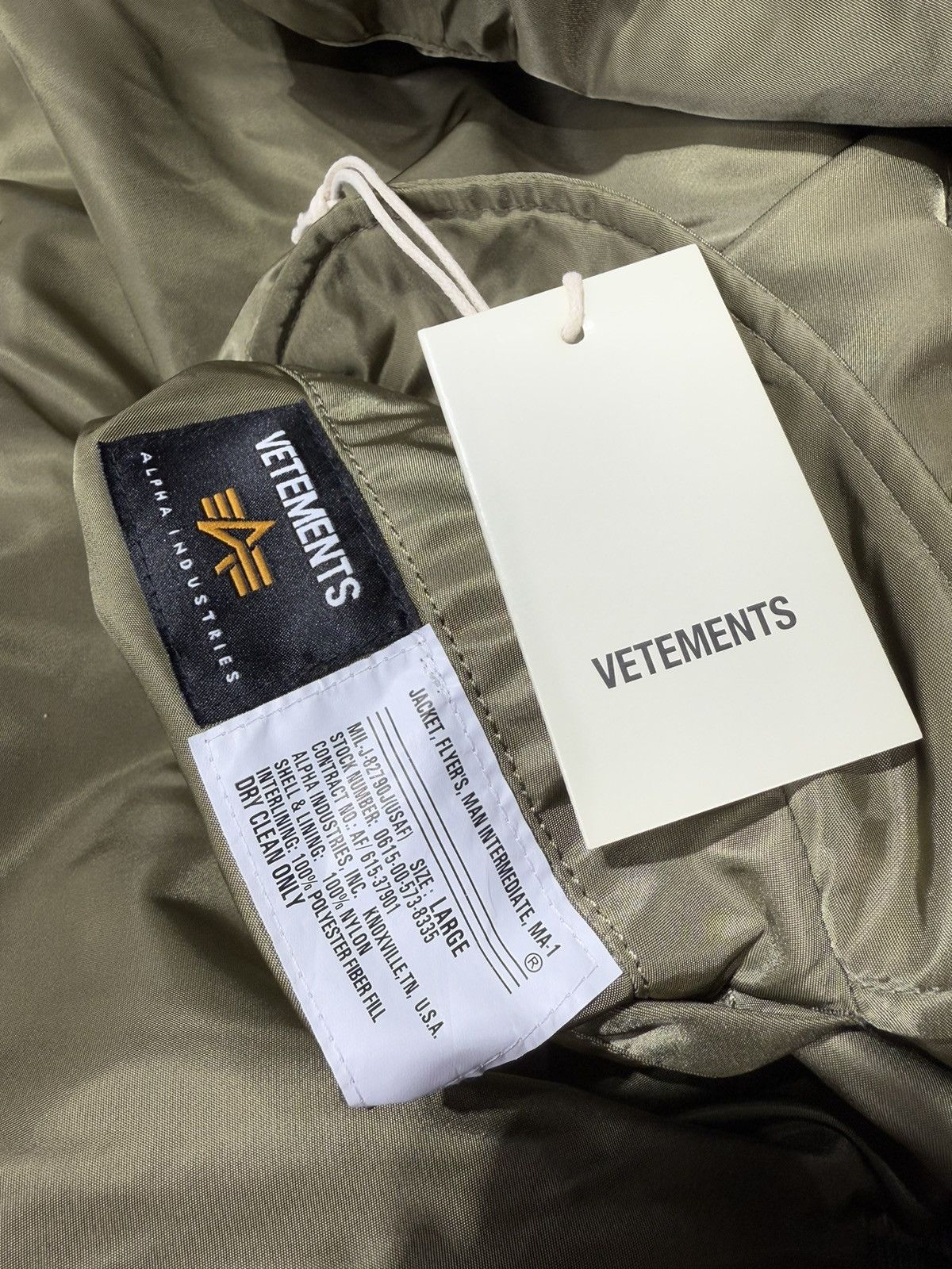 Vetements FW2018 Vetements Alpha Industries Reversible Jacket Size US L / EU 52-54 / 3 - 11 Thumbnail