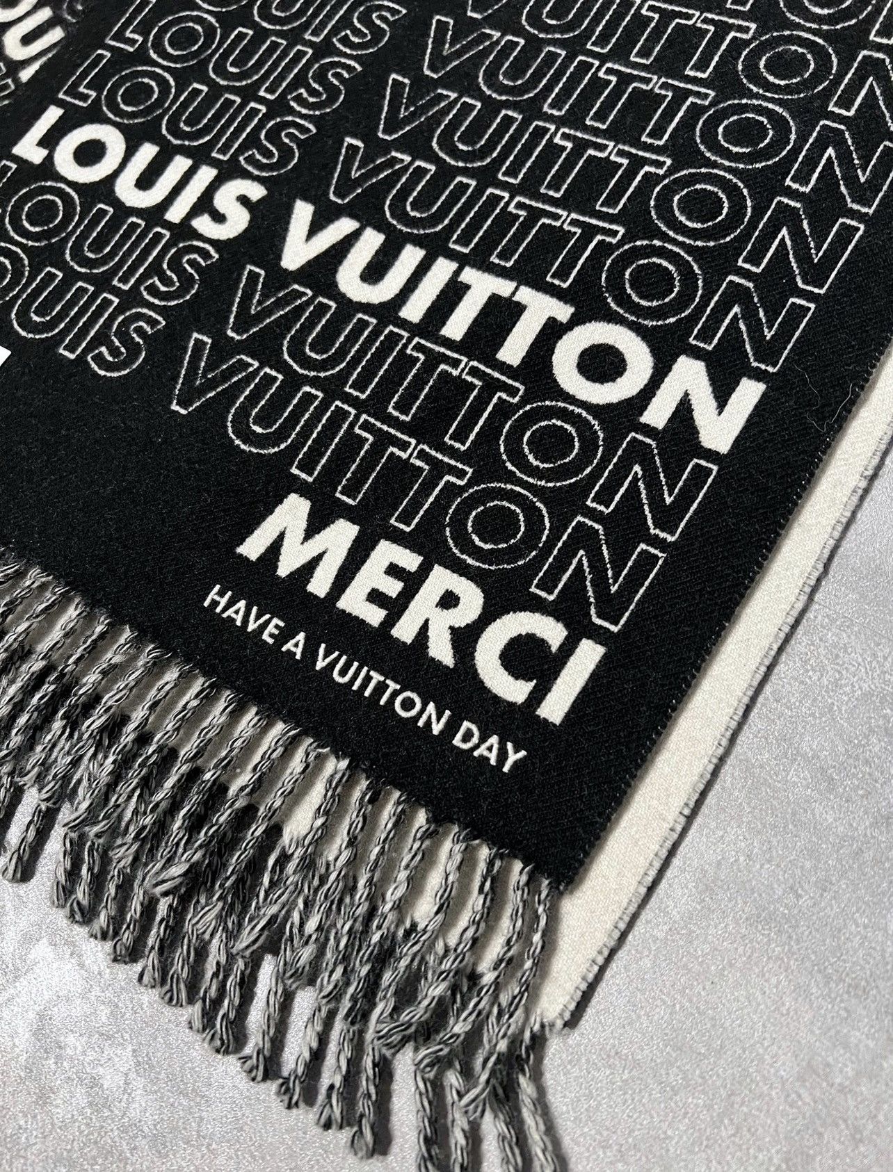 Louis Vuitton Louis Vuitton Lv List City Scarf Size ONE SIZE - 3 Thumbnail